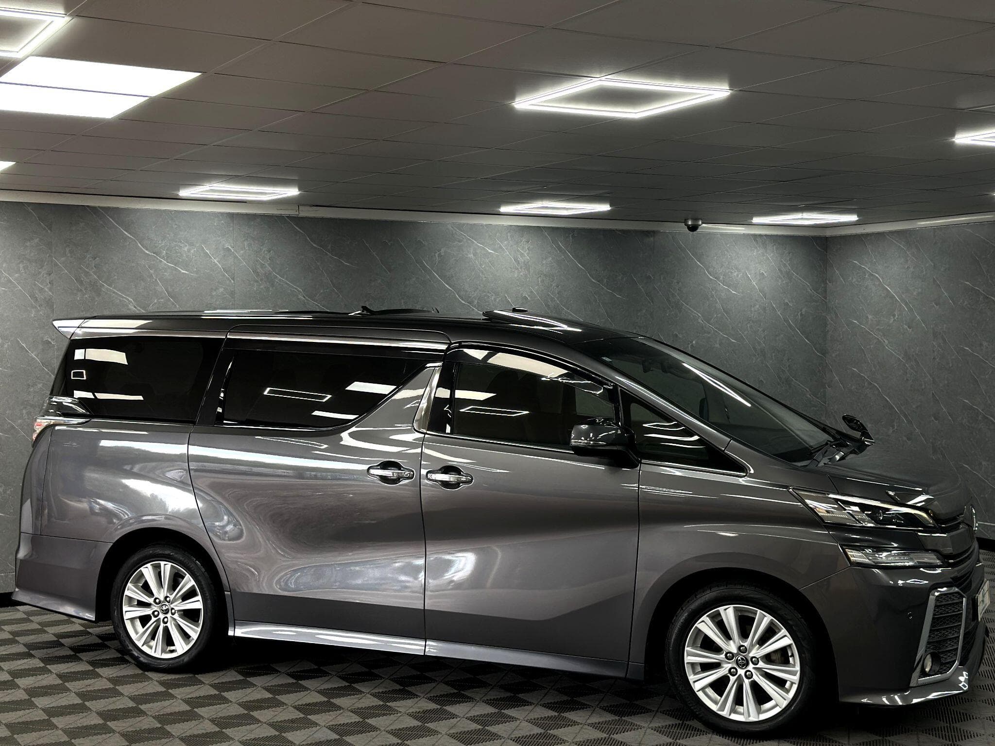 2015 Toyota Vellfire - Thumbnail 23