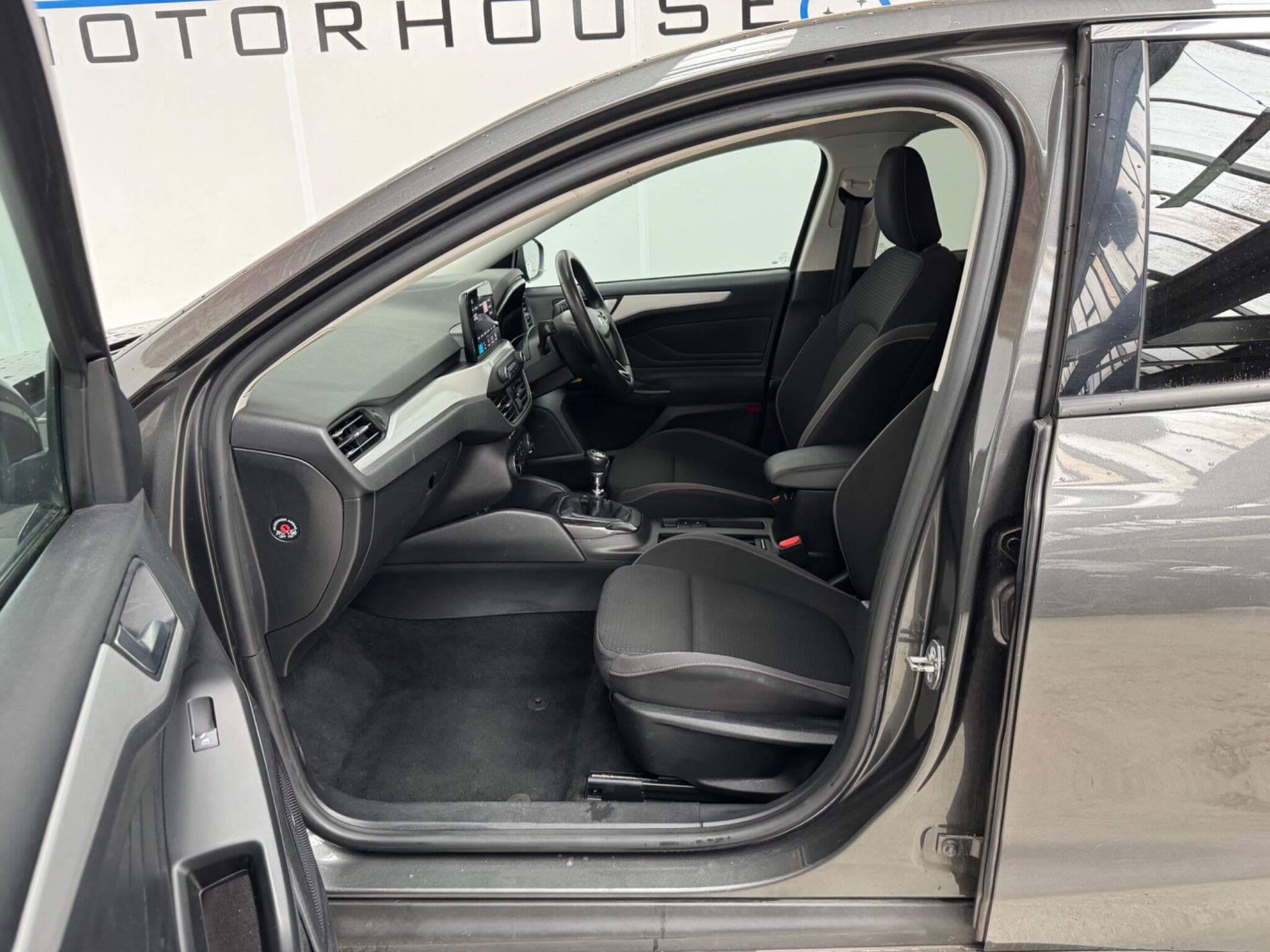 2019 Ford Focus - Thumbnail 10