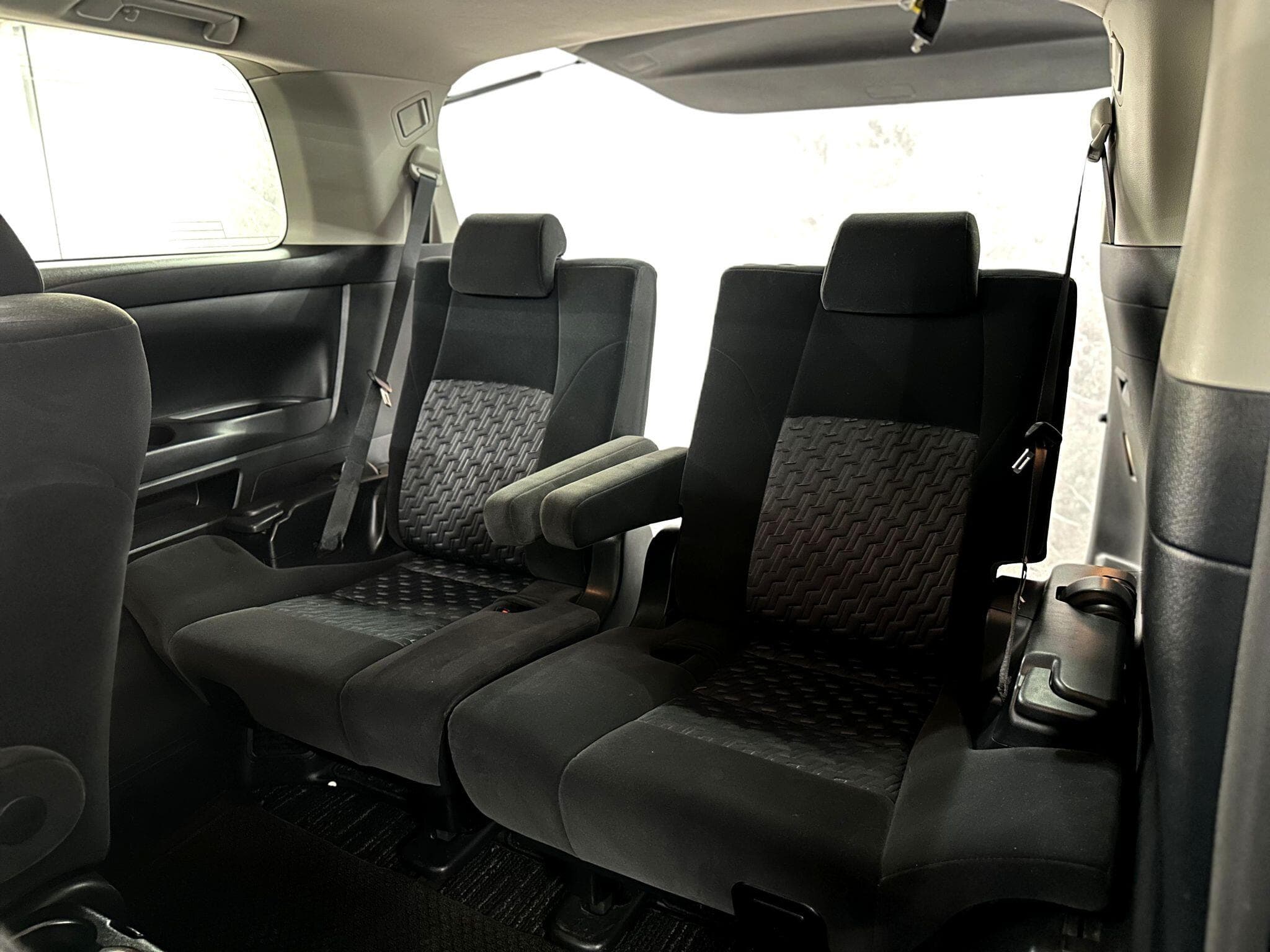 2015 Toyota Vellfire - Thumbnail 51