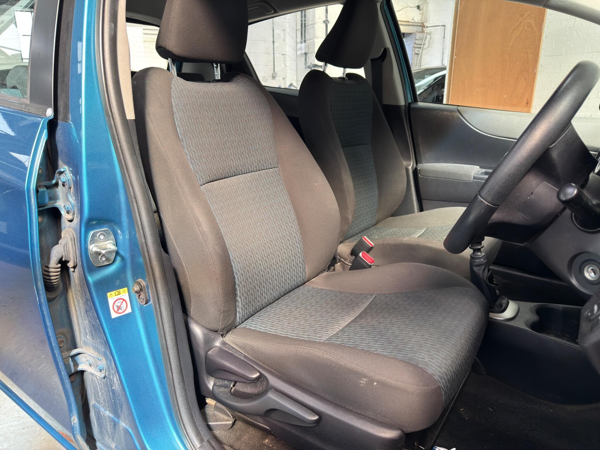 2013 Toyota Yaris - Thumbnail 15
