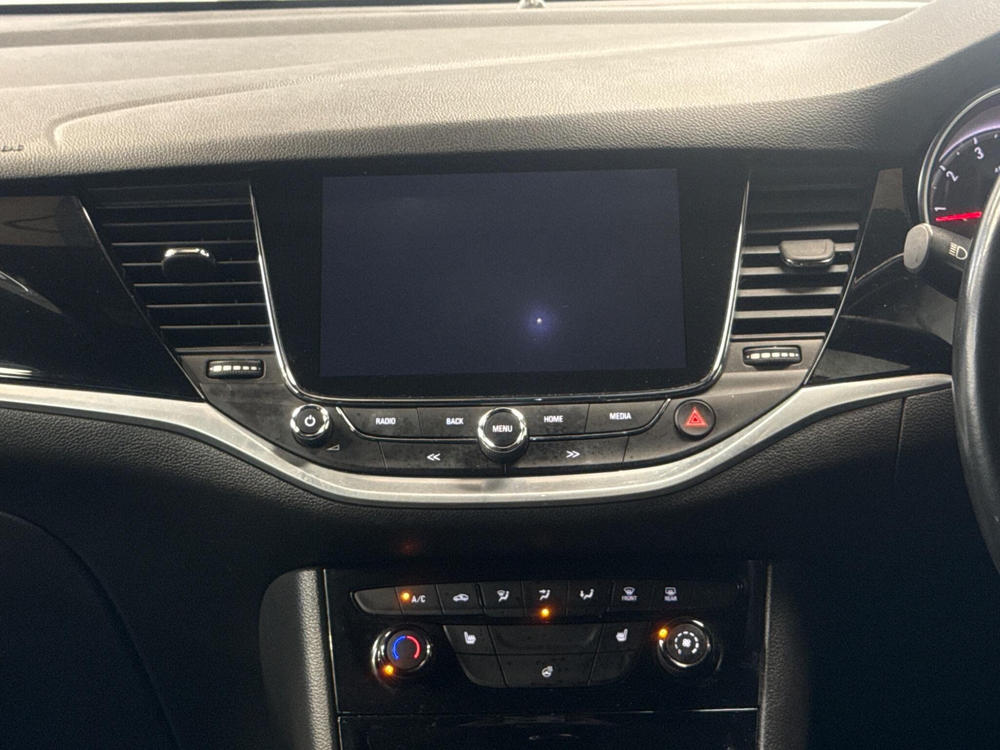 2016 Vauxhall Astra - Thumbnail 22