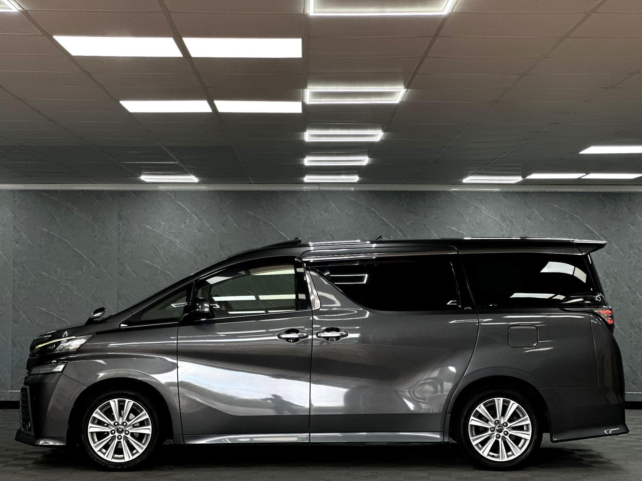 2015 Toyota Vellfire - Thumbnail 16
