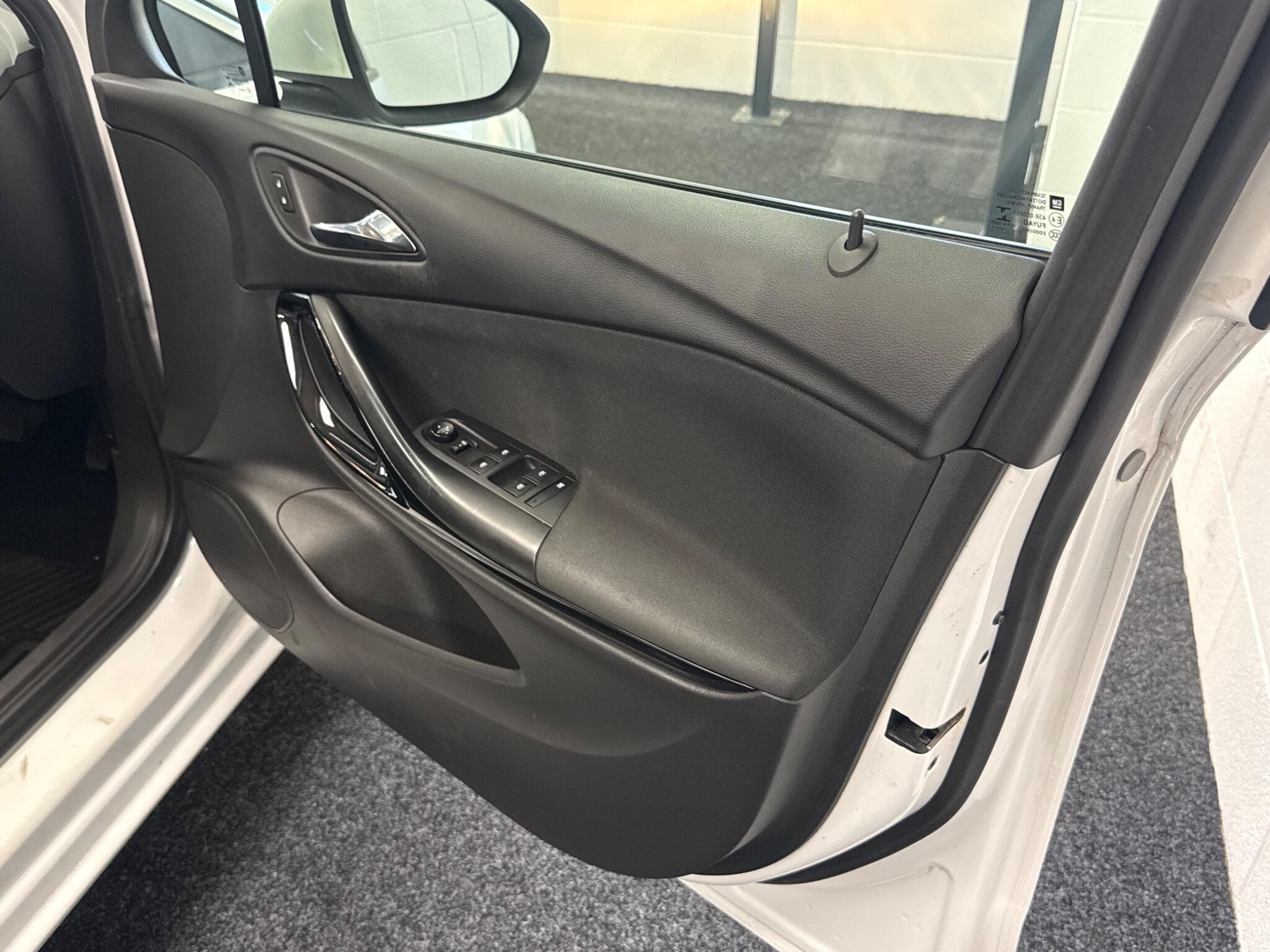 2016 Vauxhall Astra - Thumbnail 14