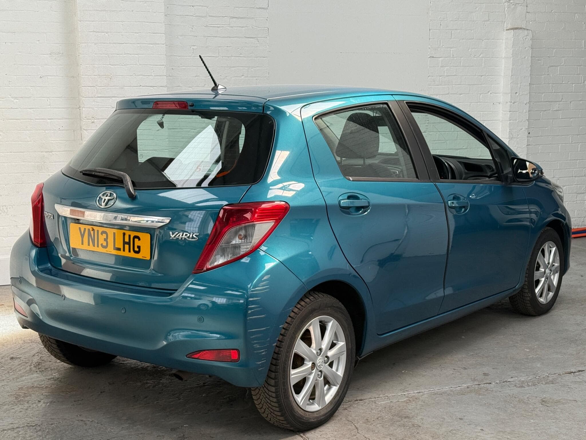 2013 Toyota Yaris - Thumbnail 13