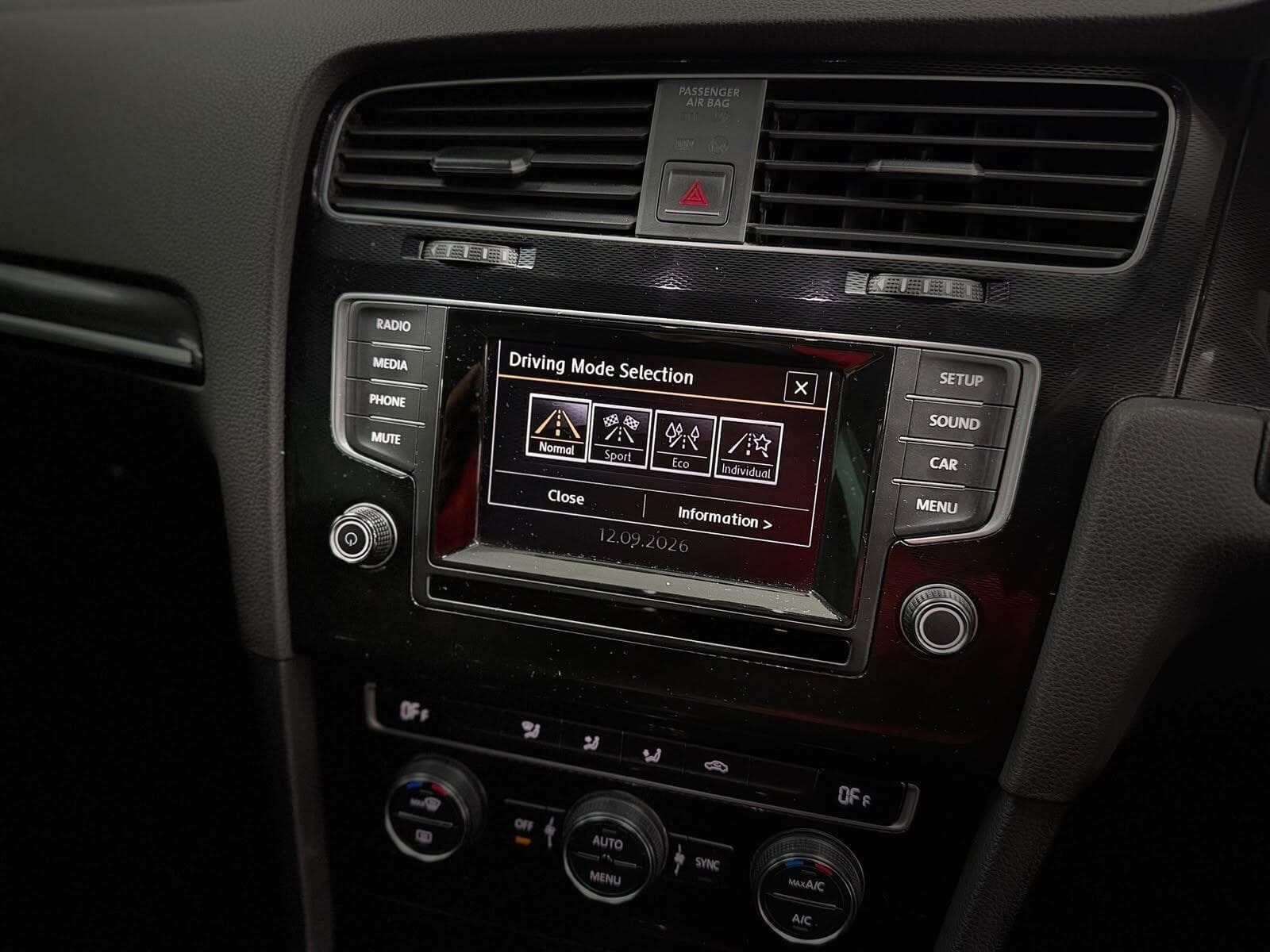 2015 Volkswagen Golf - Thumbnail 49