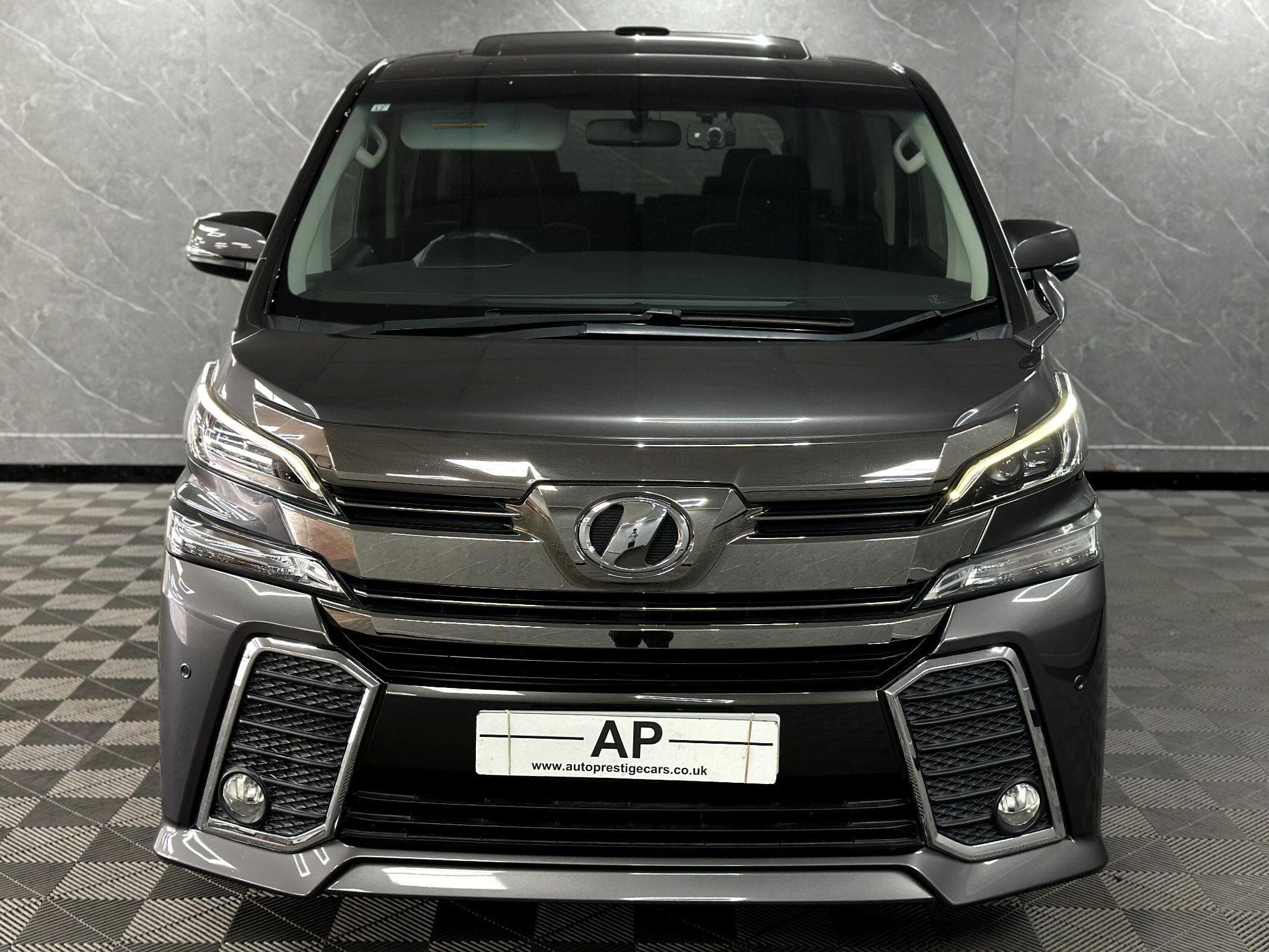 2015 Toyota Vellfire - Thumbnail 29