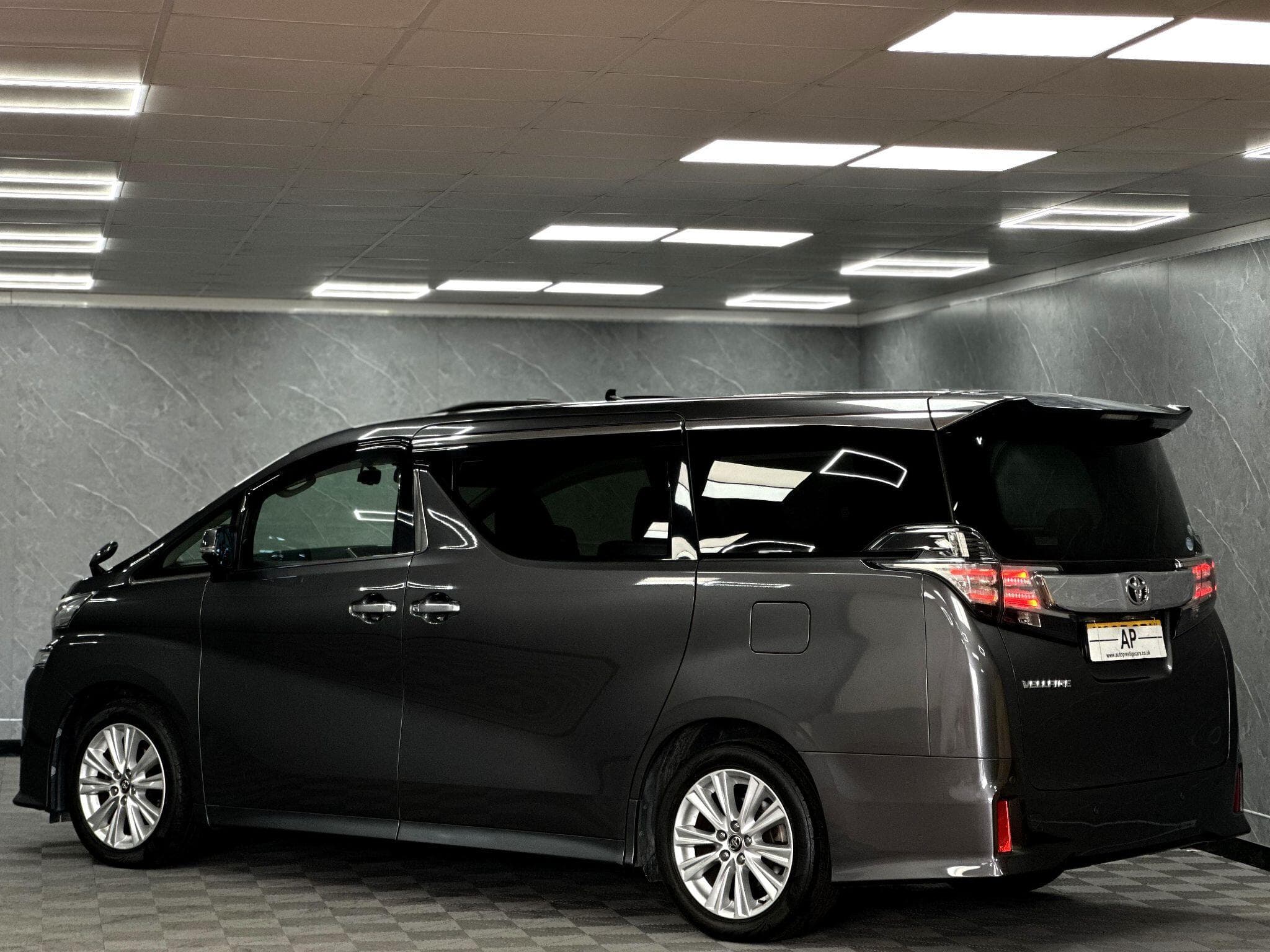 2015 Toyota Vellfire - Thumbnail 18