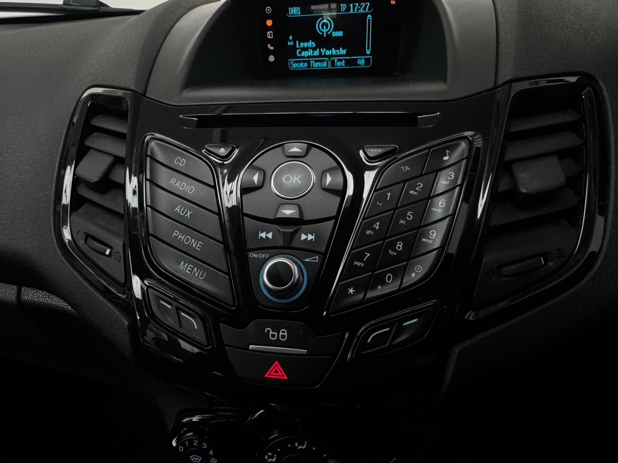 2015 Ford Fiesta - Thumbnail 16