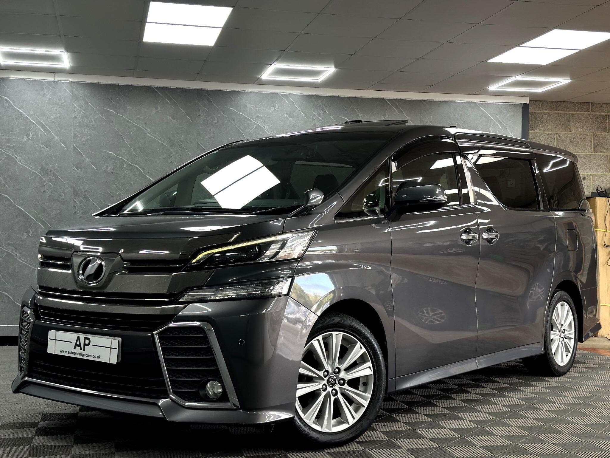 2015 Toyota Vellfire - Thumbnail 11
