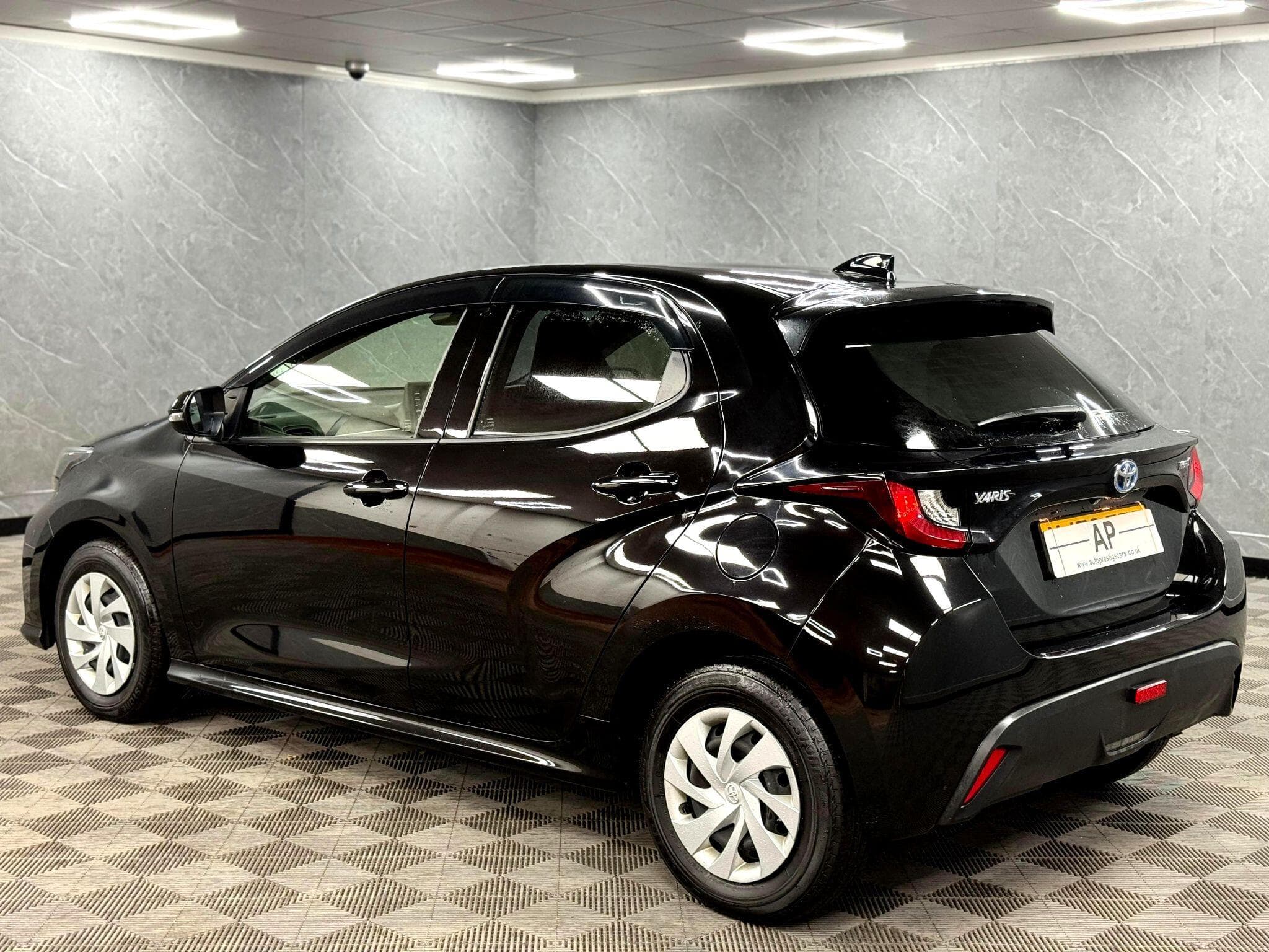 2023 Toyota Yaris - Thumbnail 21