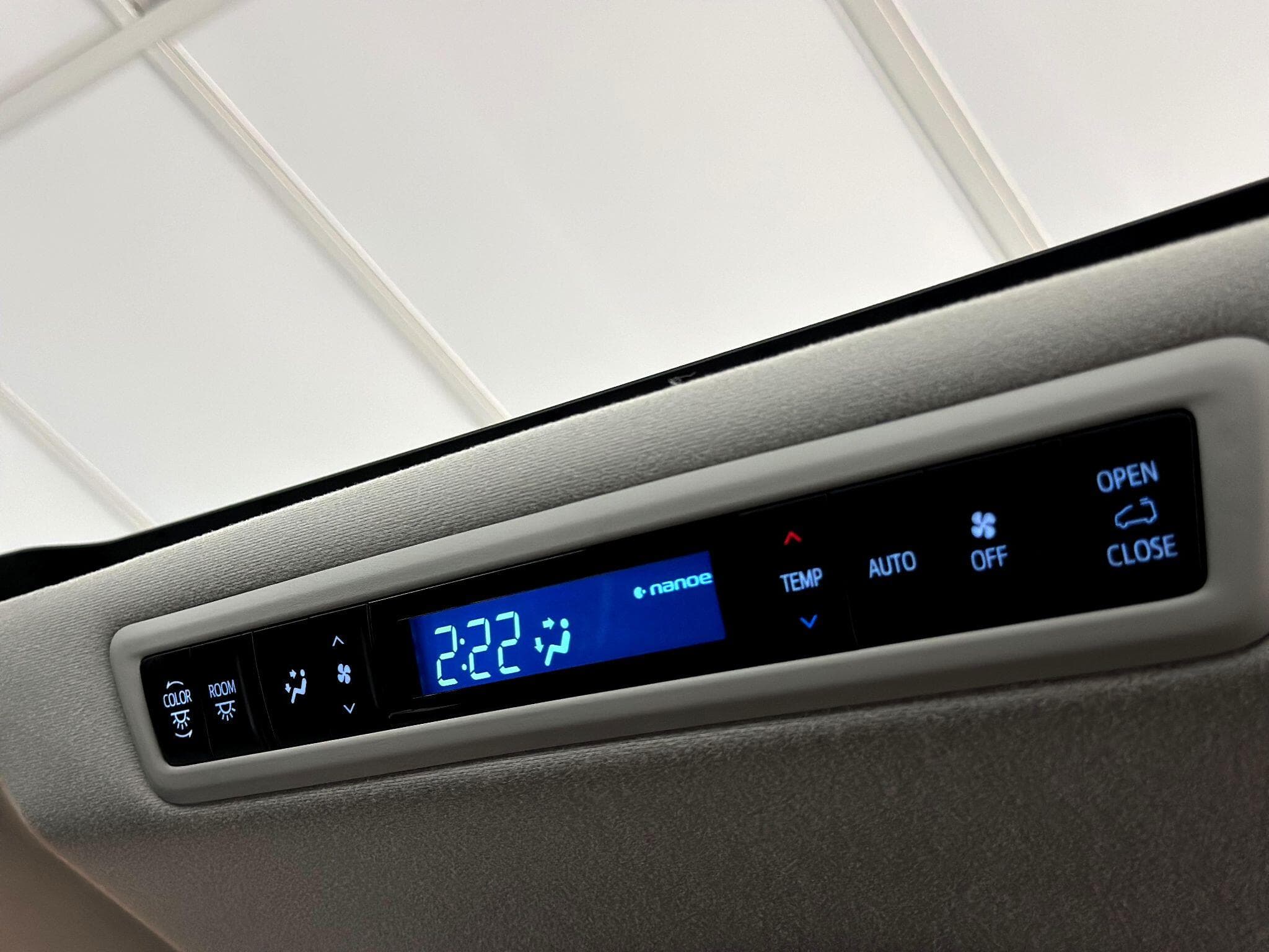 2015 Toyota Vellfire - Thumbnail 45