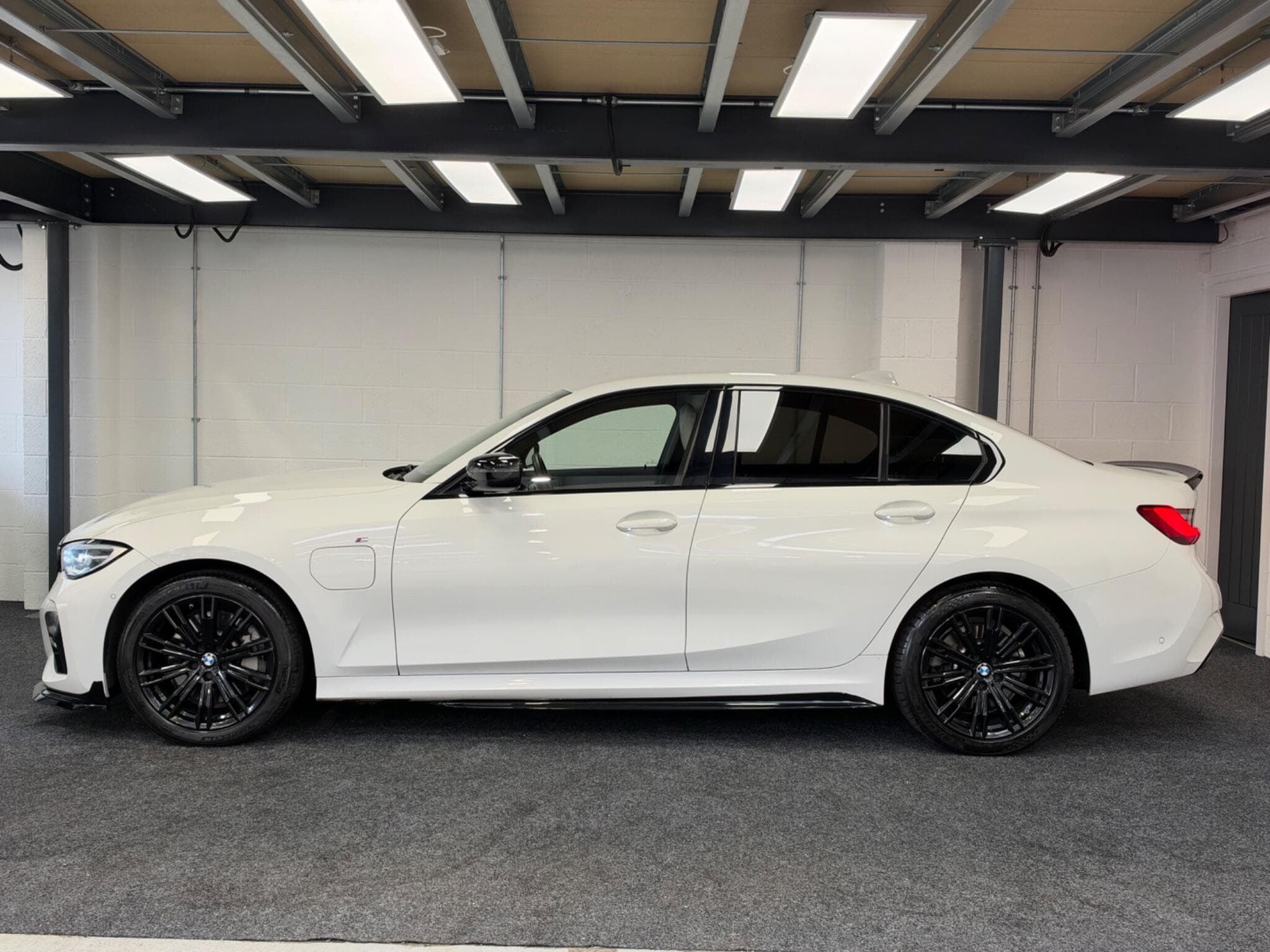 2020 BMW 3 Series - Thumbnail 11