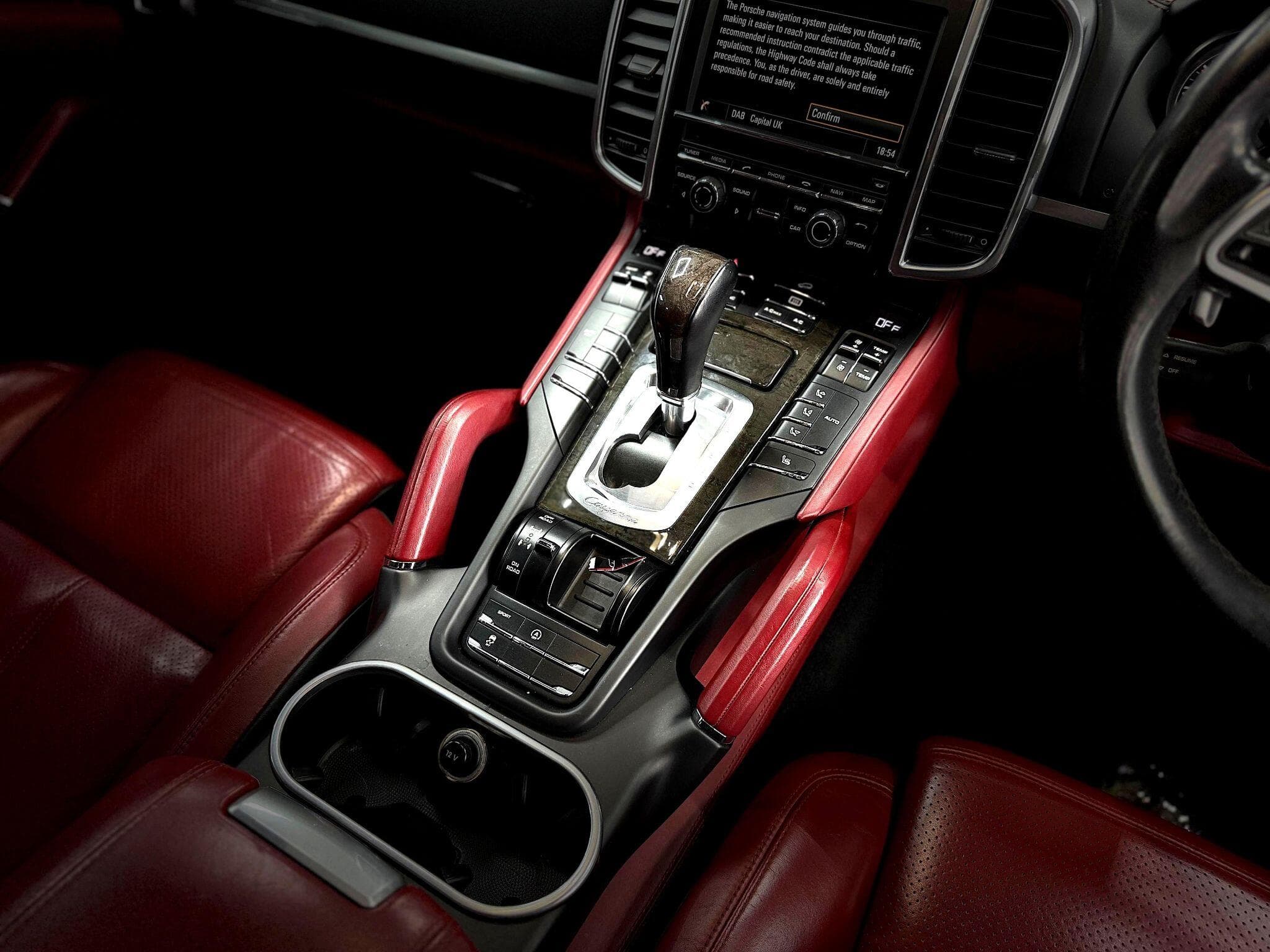 2014 Porsche Cayenne - Thumbnail 28