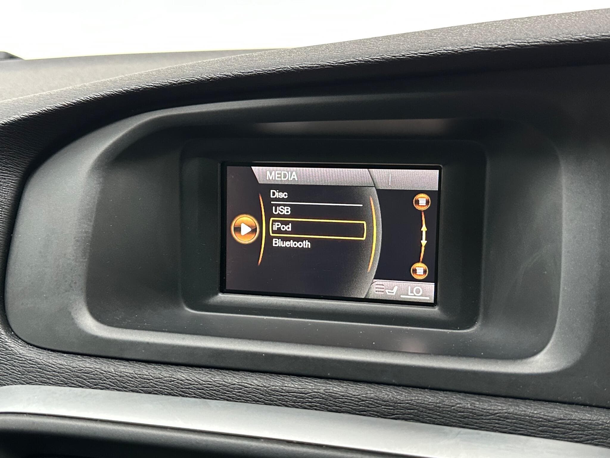 2015 Volvo V40 - Thumbnail 14