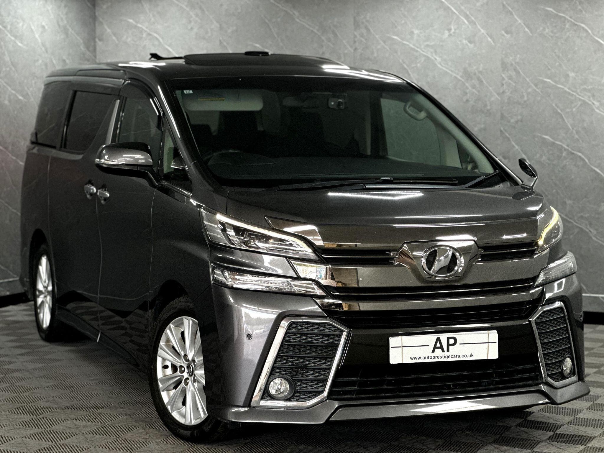 2015 Toyota Vellfire - Thumbnail 26