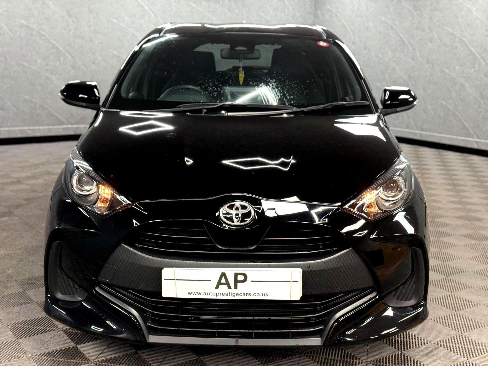 2023 Toyota Yaris - Thumbnail 14