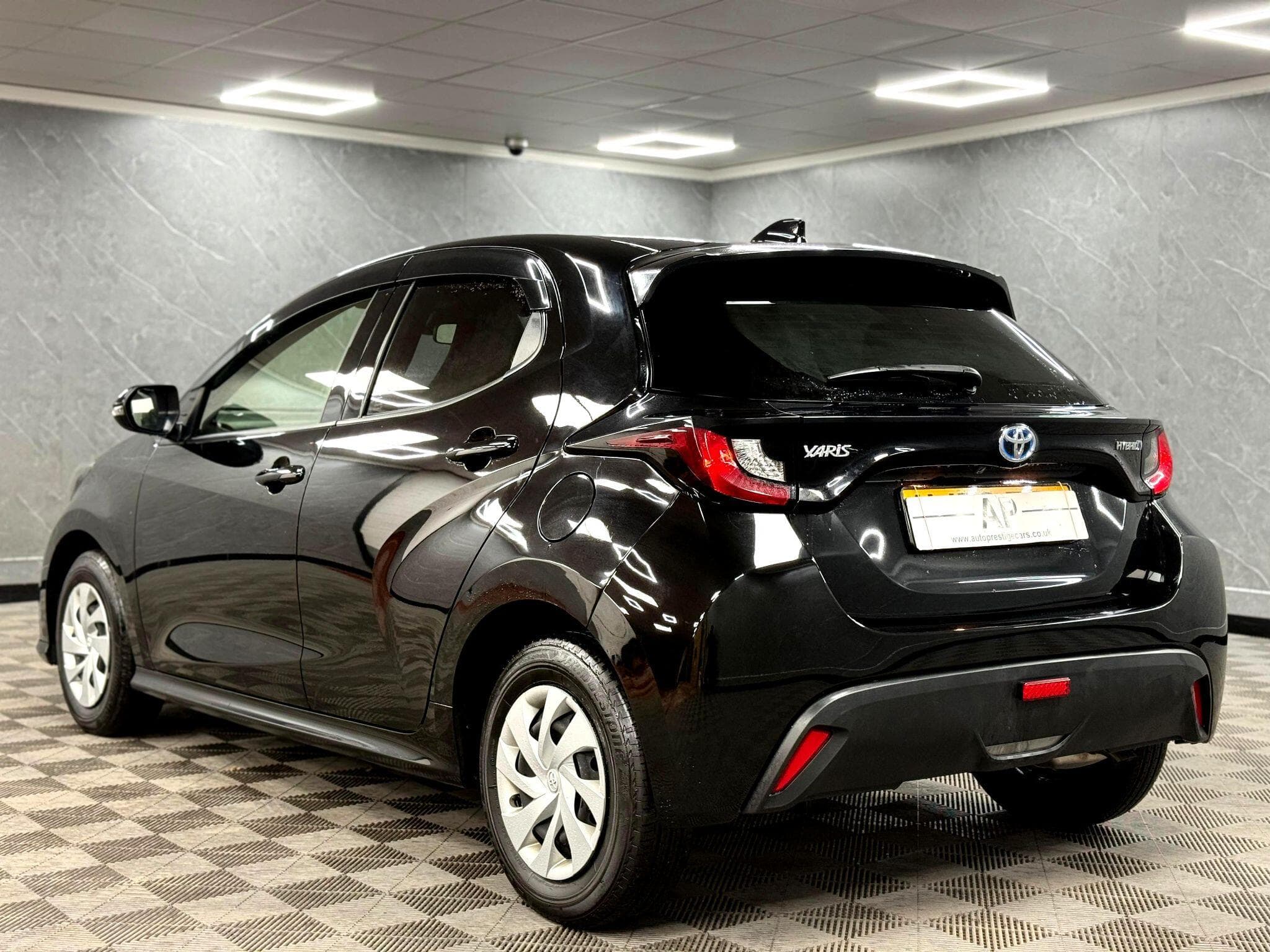 2023 Toyota Yaris - Thumbnail 19