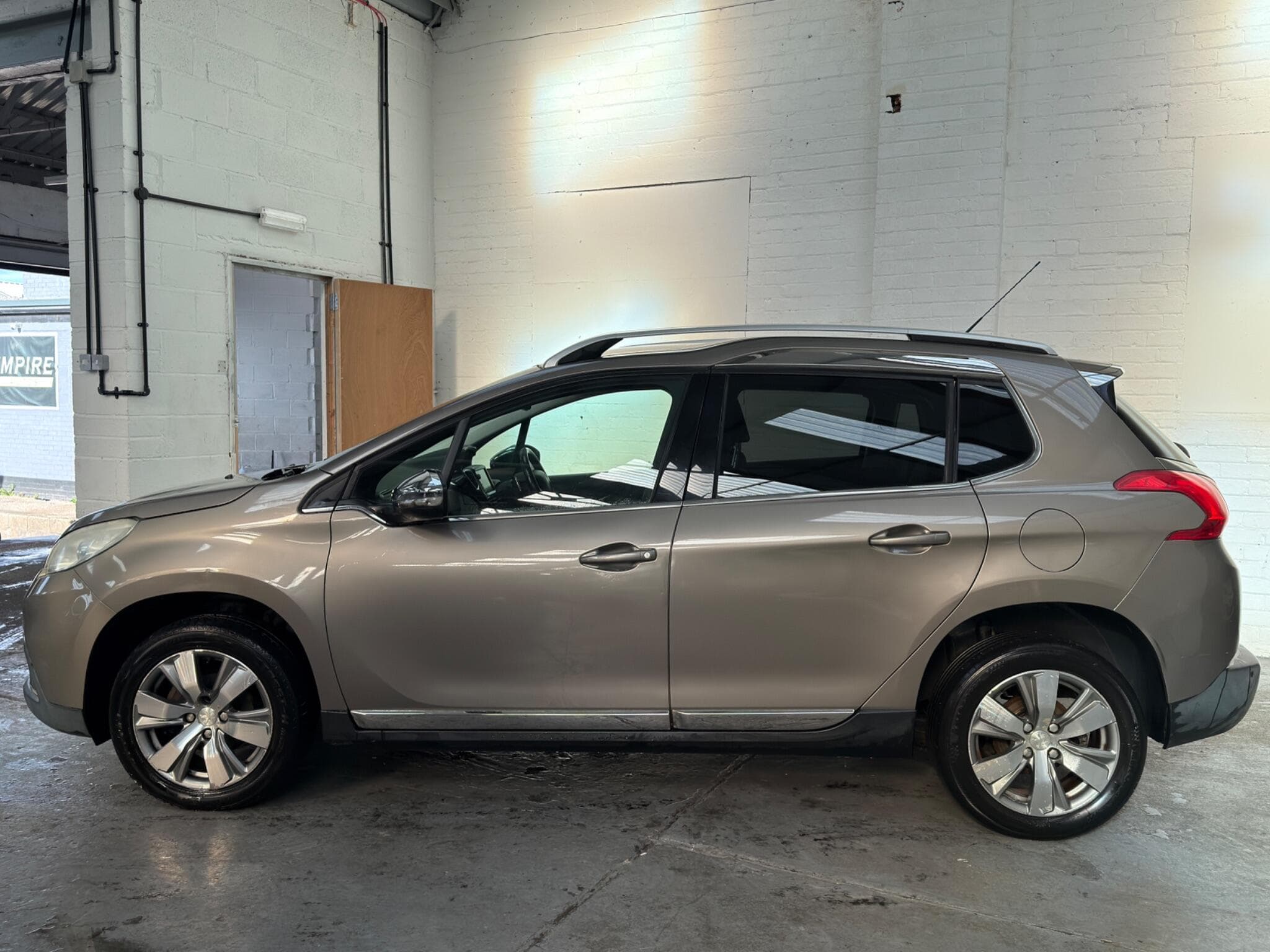 2014 Peugeot 2008 - Thumbnail 9