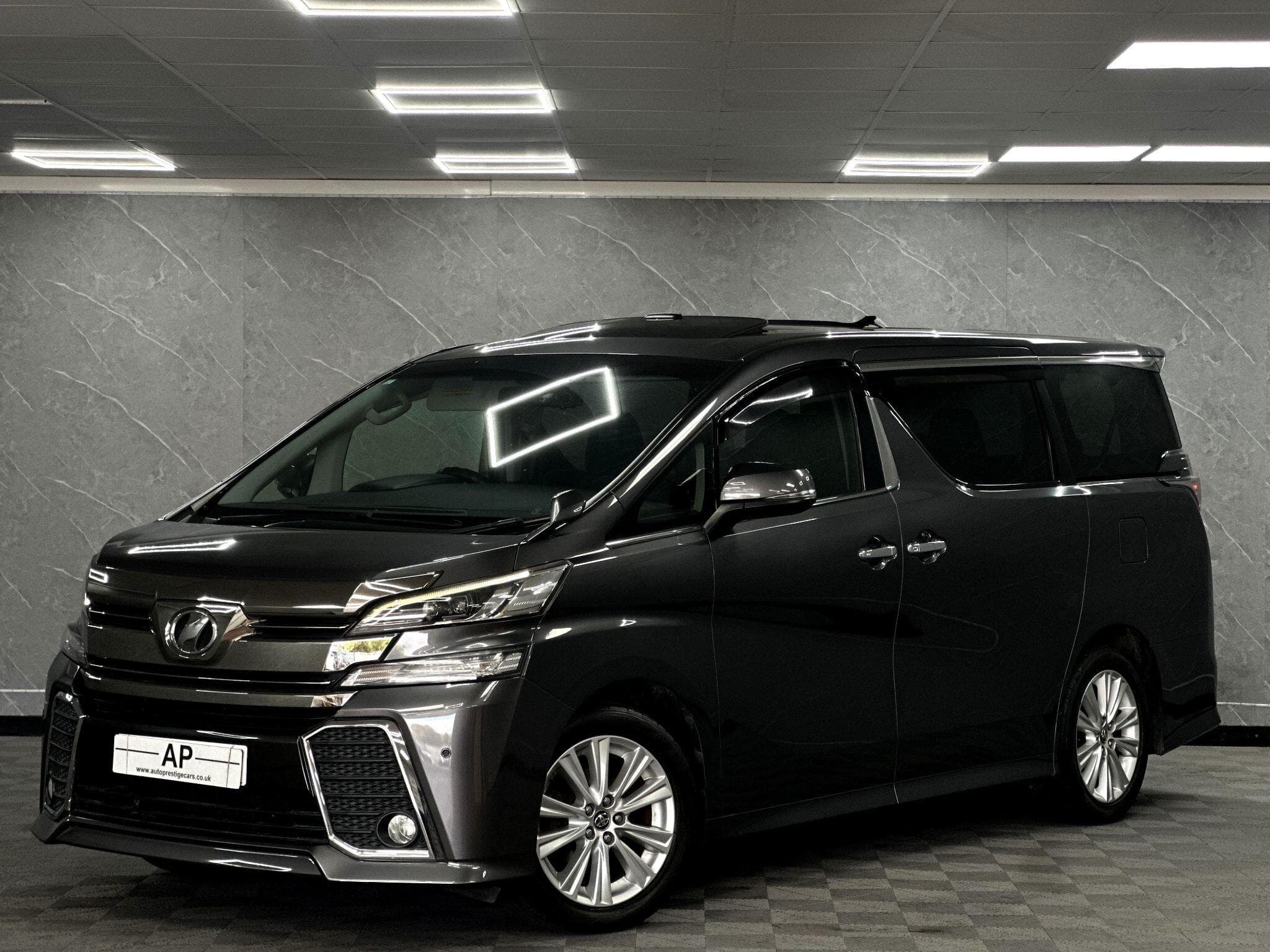 2015 Toyota Vellfire - Thumbnail 8