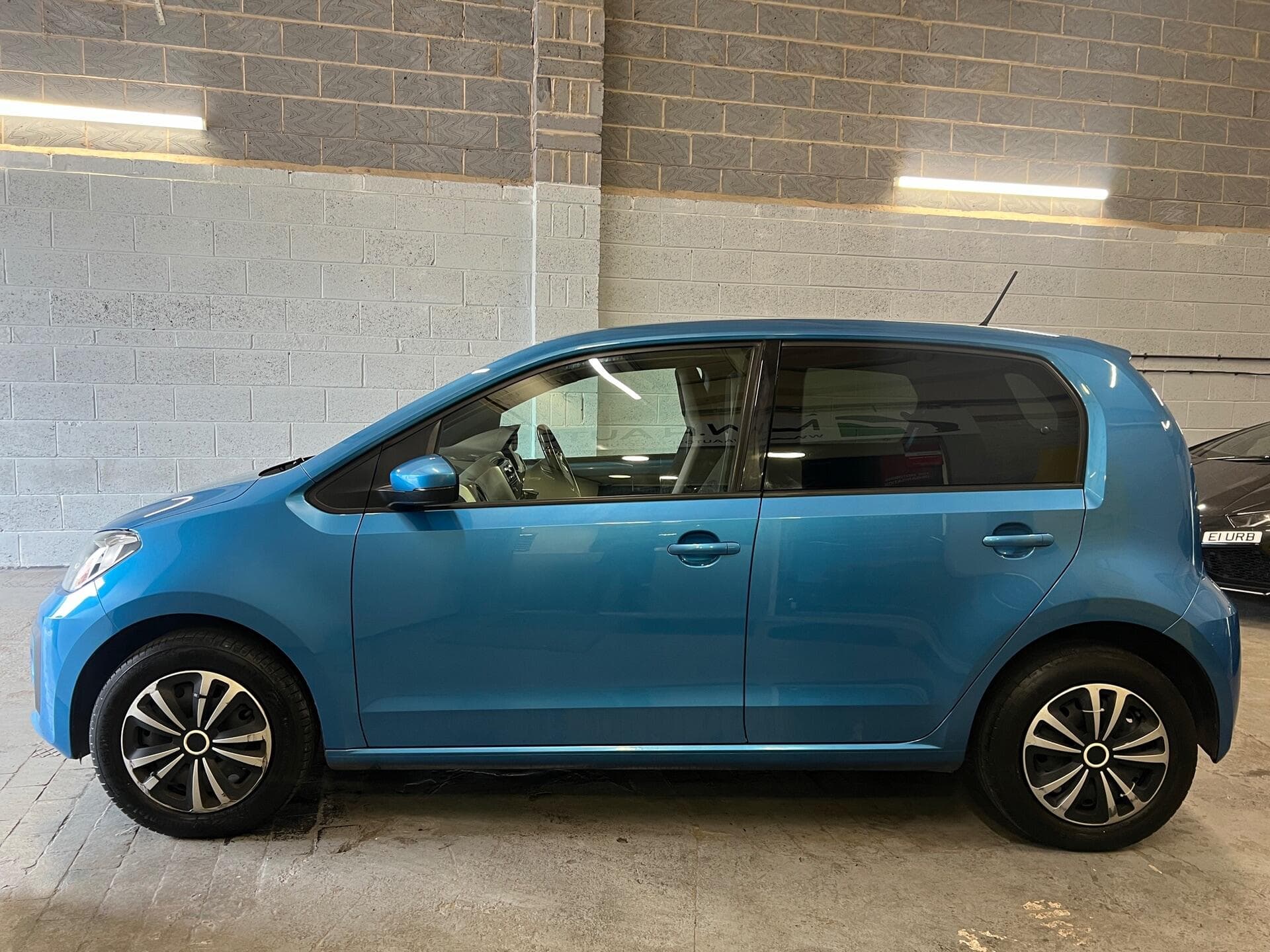 2017 Volkswagen up! - Thumbnail 9