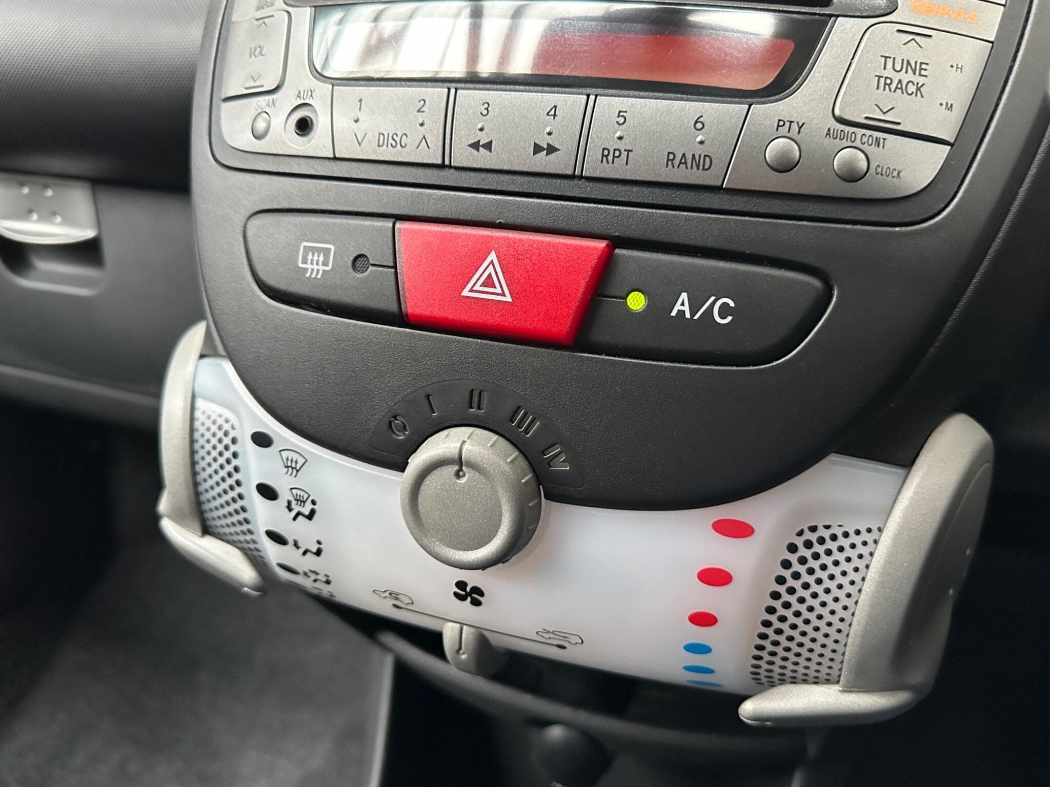 2012 Toyota AYGO - Thumbnail 13