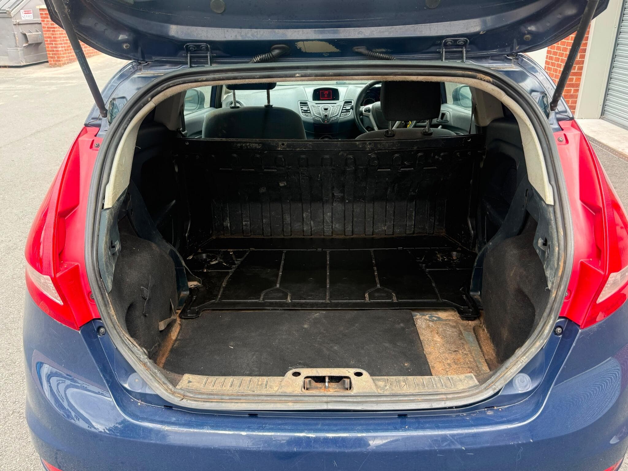 2012 Ford Fiesta Van - Thumbnail 10