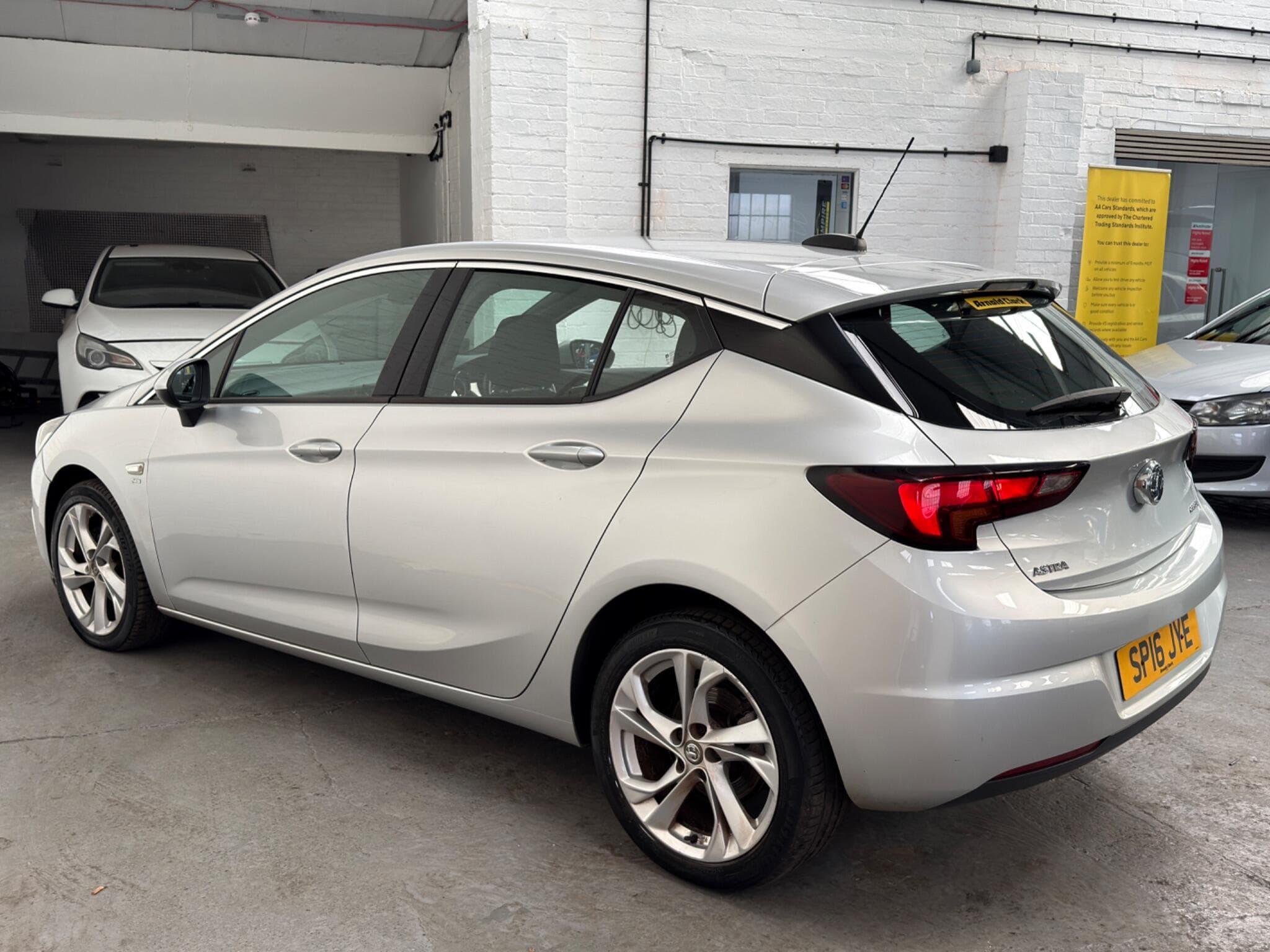 2016 Vauxhall Astra - Thumbnail 5