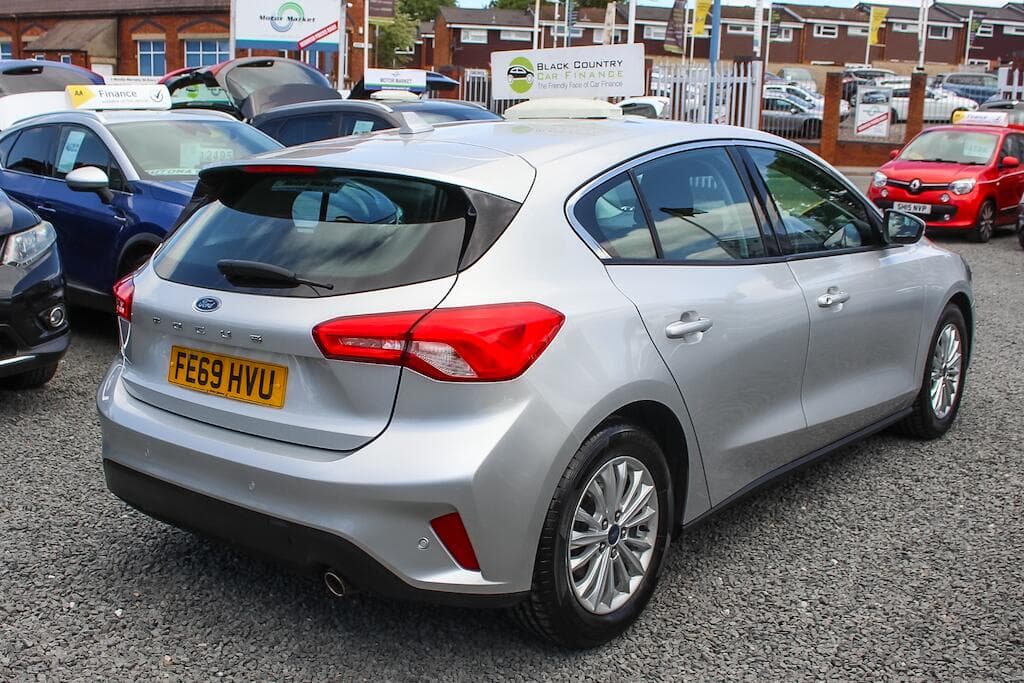 2019 Ford Focus - Thumbnail 10