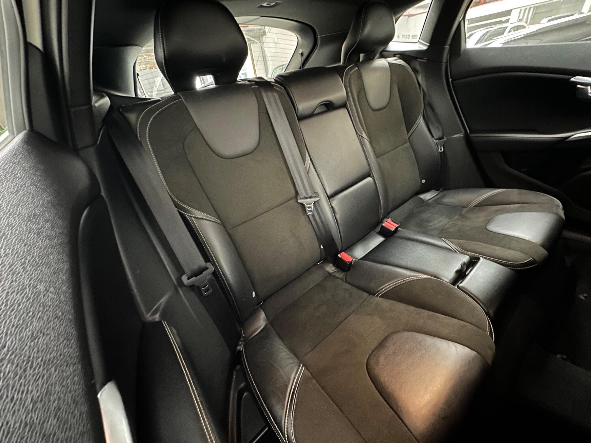 2015 Volvo V40 - Thumbnail 10