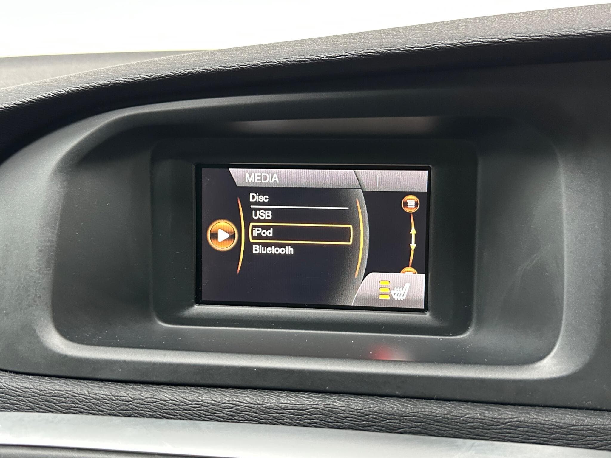 2015 Volvo V40 - Thumbnail 13