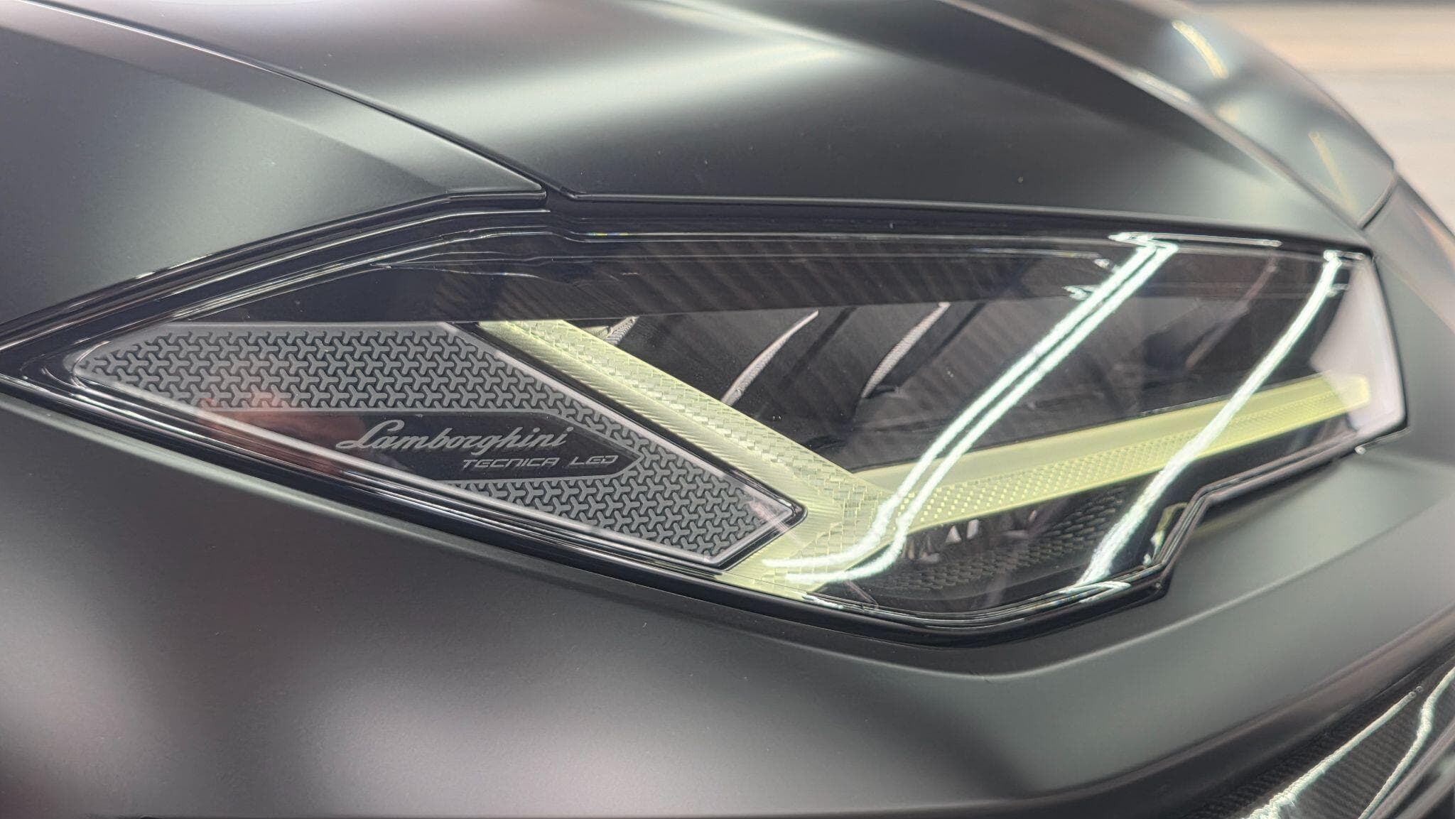 2021 Lamborghini Urus - Thumbnail 18