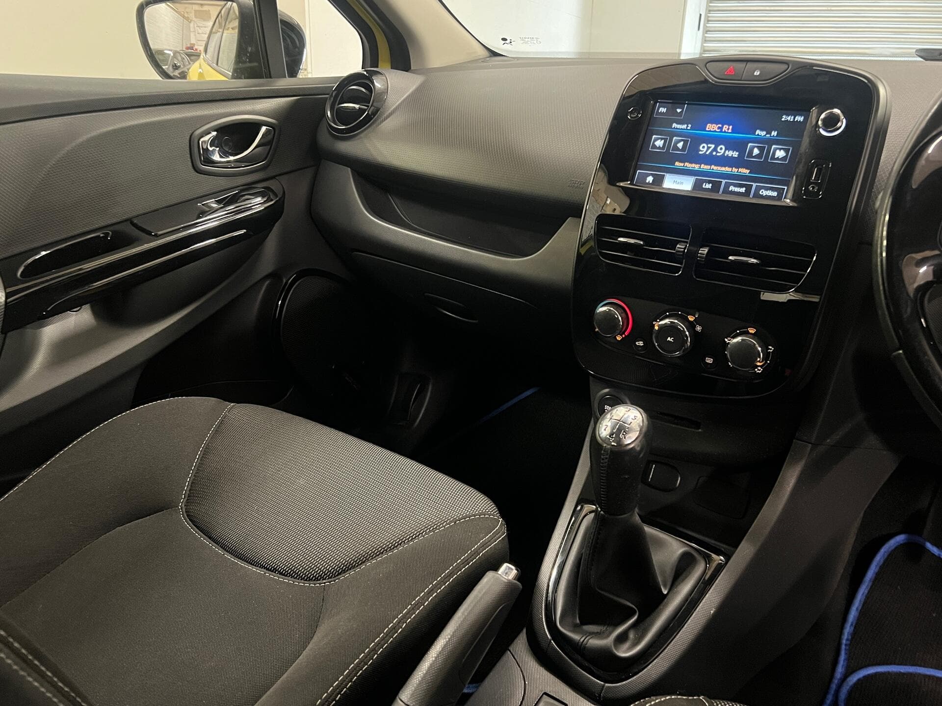 2013 Renault Clio - Thumbnail 39