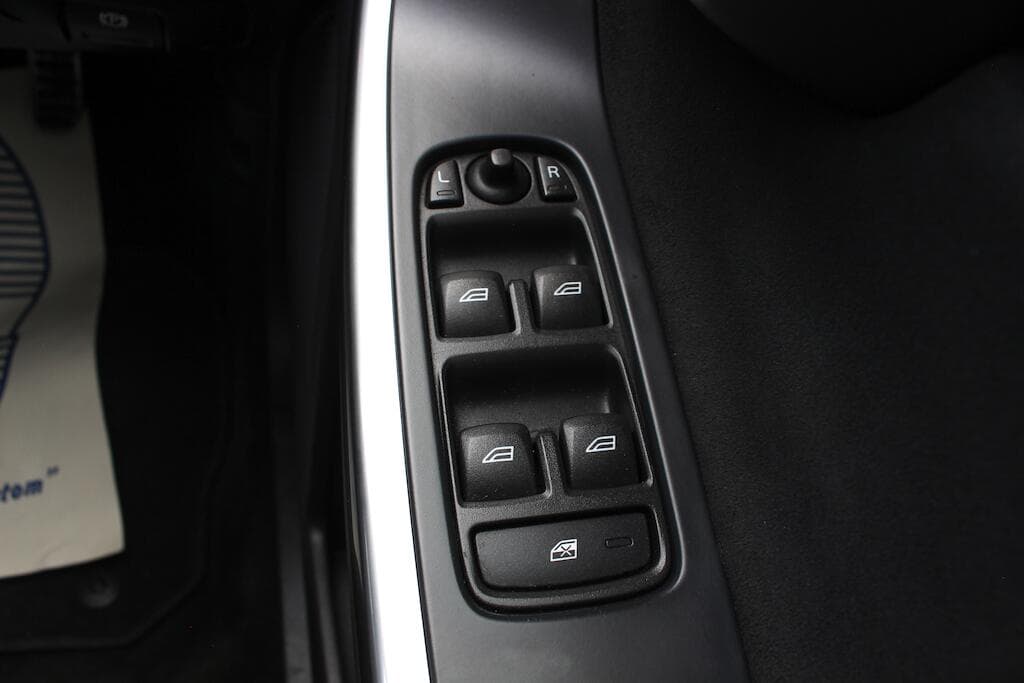 2017 Volvo XC60 - Thumbnail 40