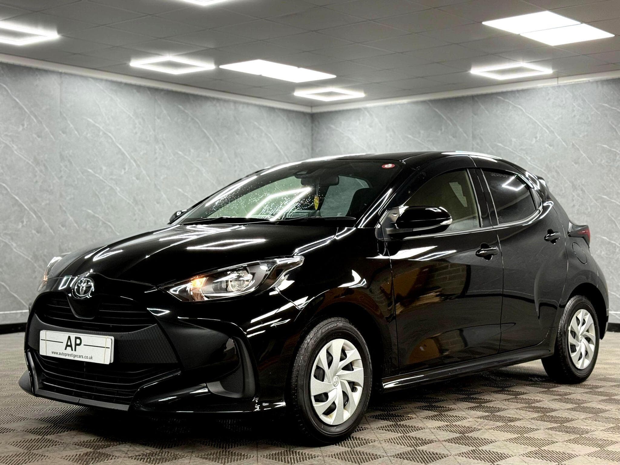 2023 Toyota Yaris - Thumbnail 17