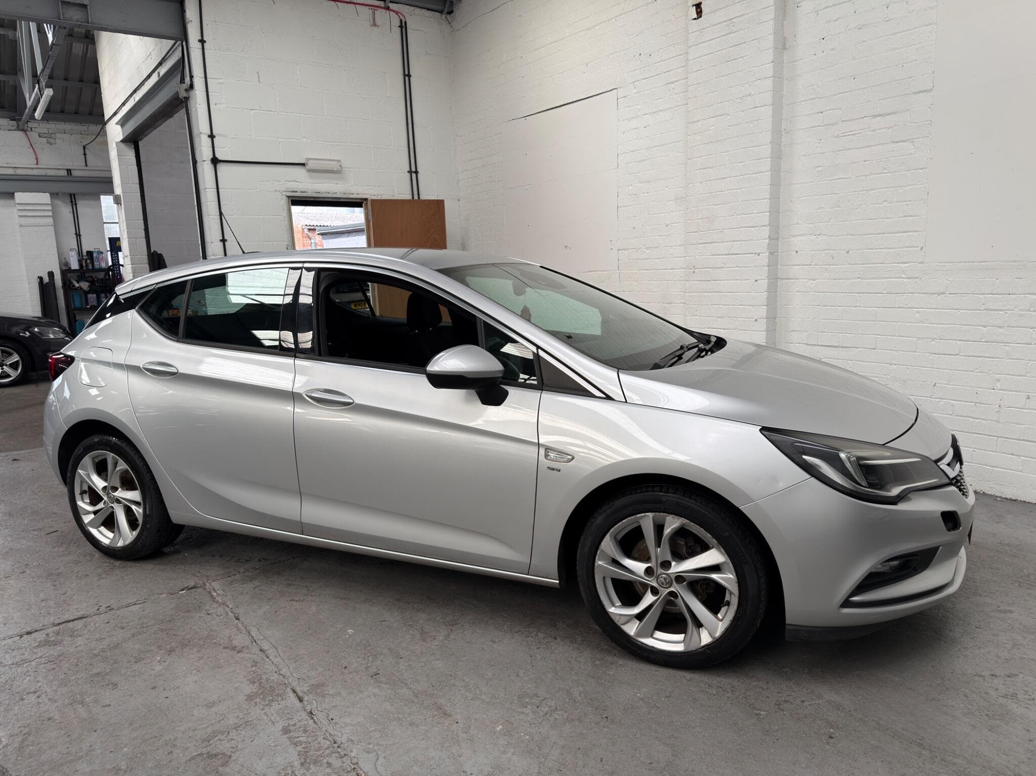 2016 Vauxhall Astra - Thumbnail 10