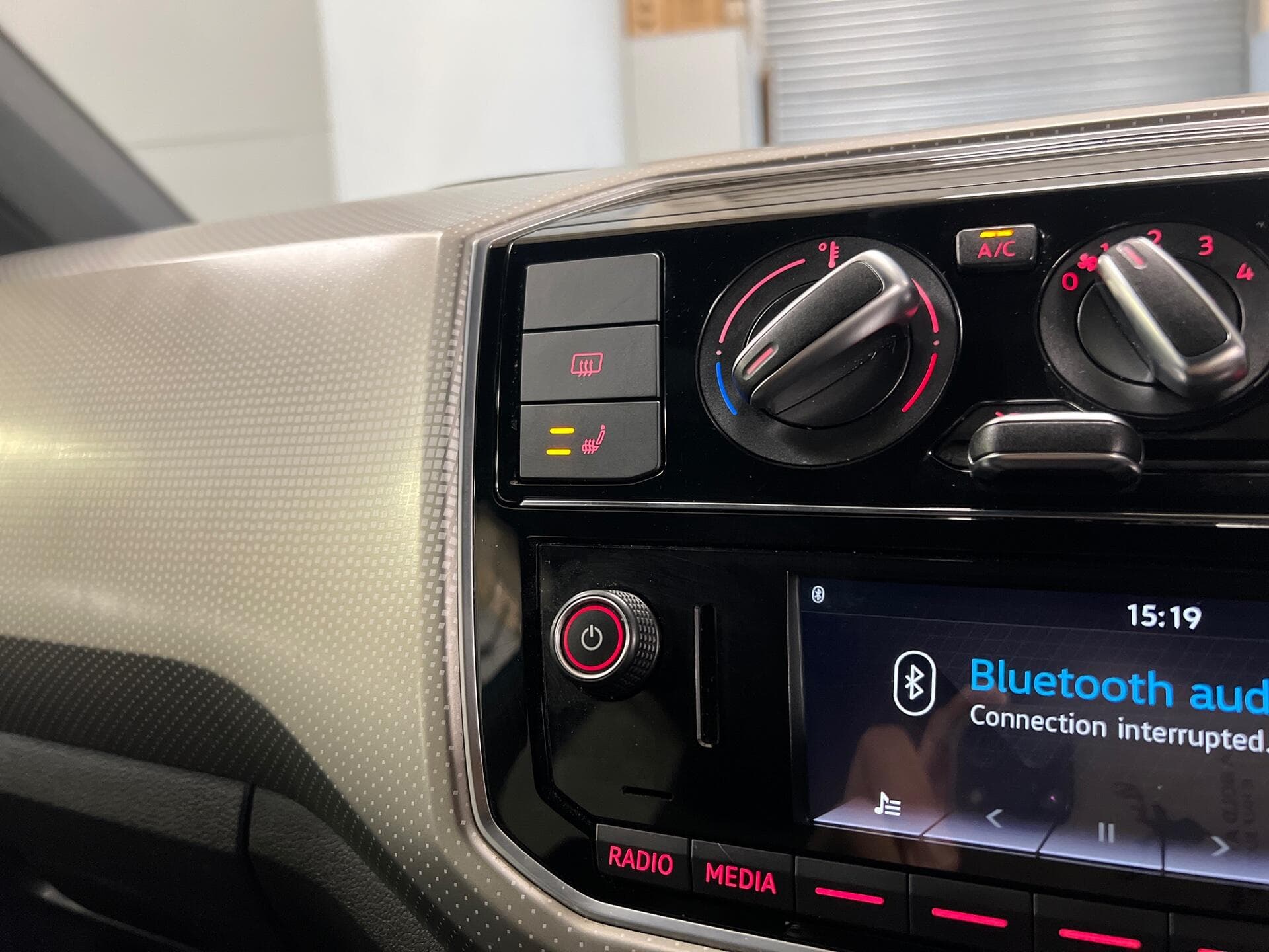 2017 Volkswagen up! - Thumbnail 34