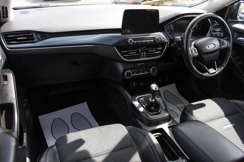2019 Ford Focus - Thumbnail 18
