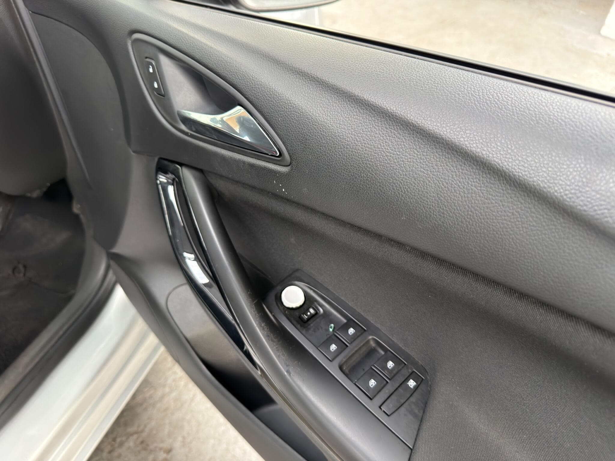 2016 Vauxhall Astra - Thumbnail 22