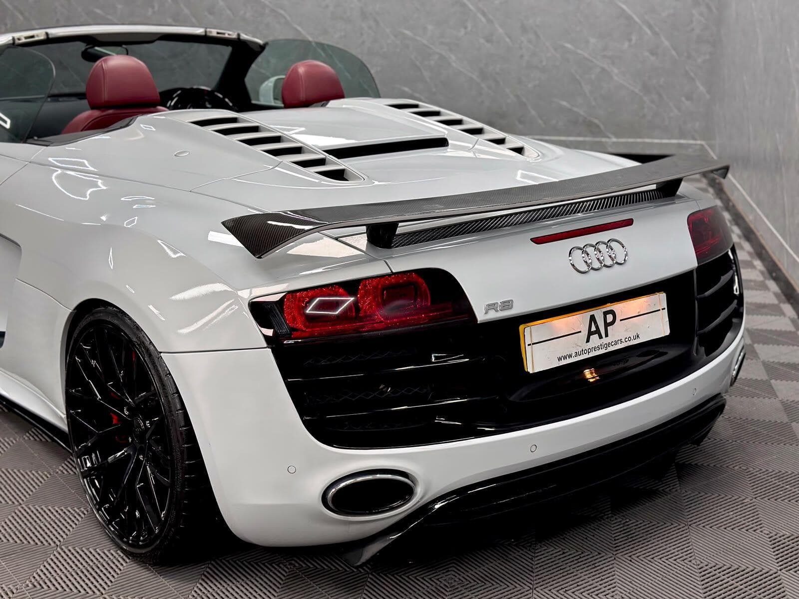 2010 Audi R8 - Thumbnail 32