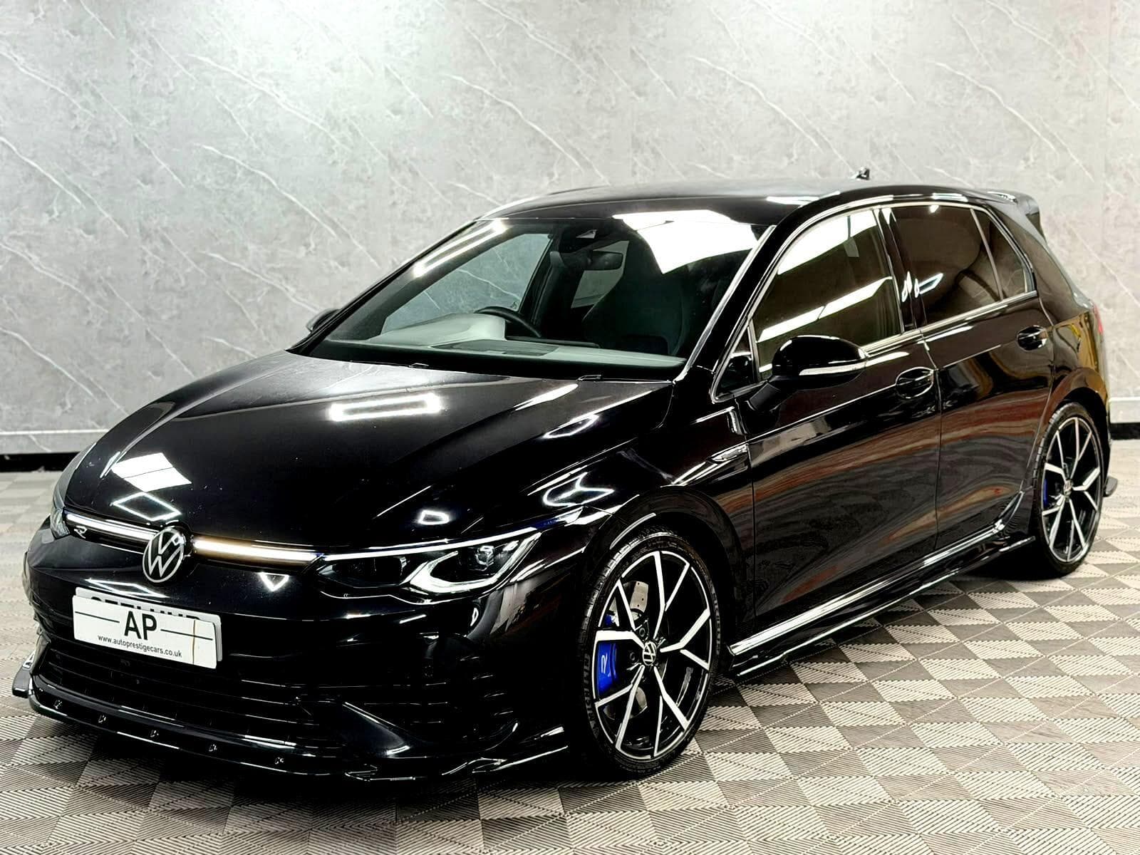2021 Volkswagen Golf - Image 2