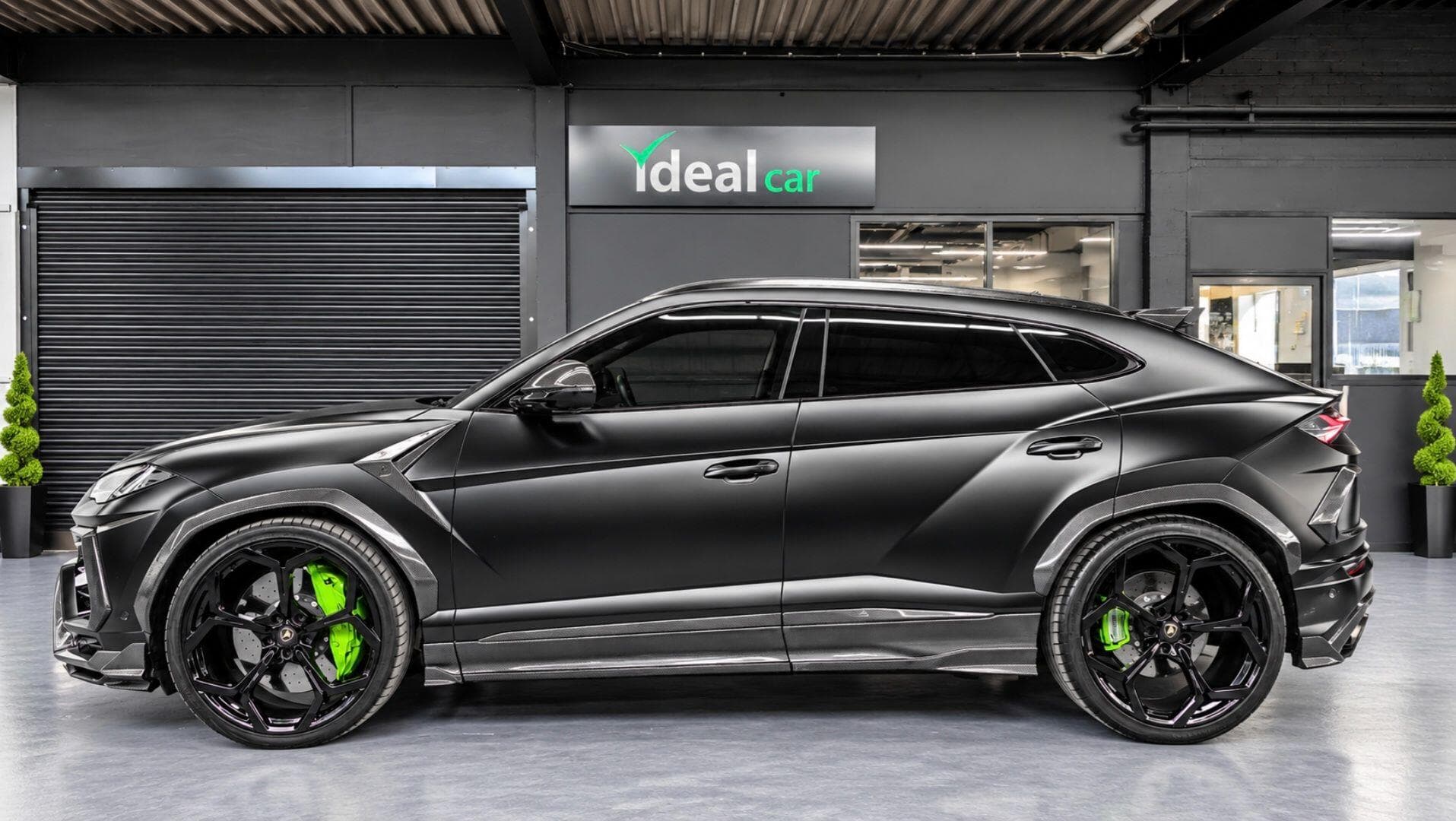 2021 Lamborghini Urus - Thumbnail 5