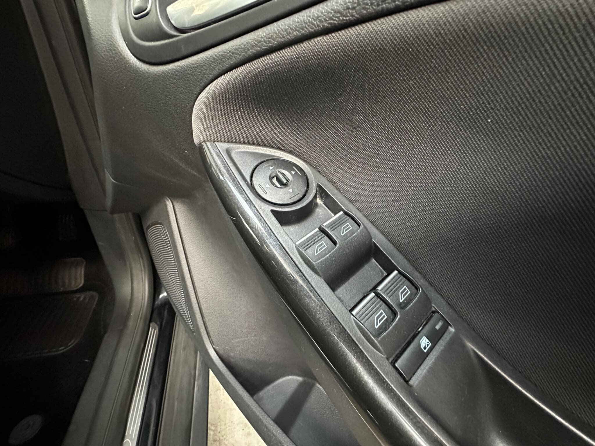 2015 Ford Focus - Thumbnail 23