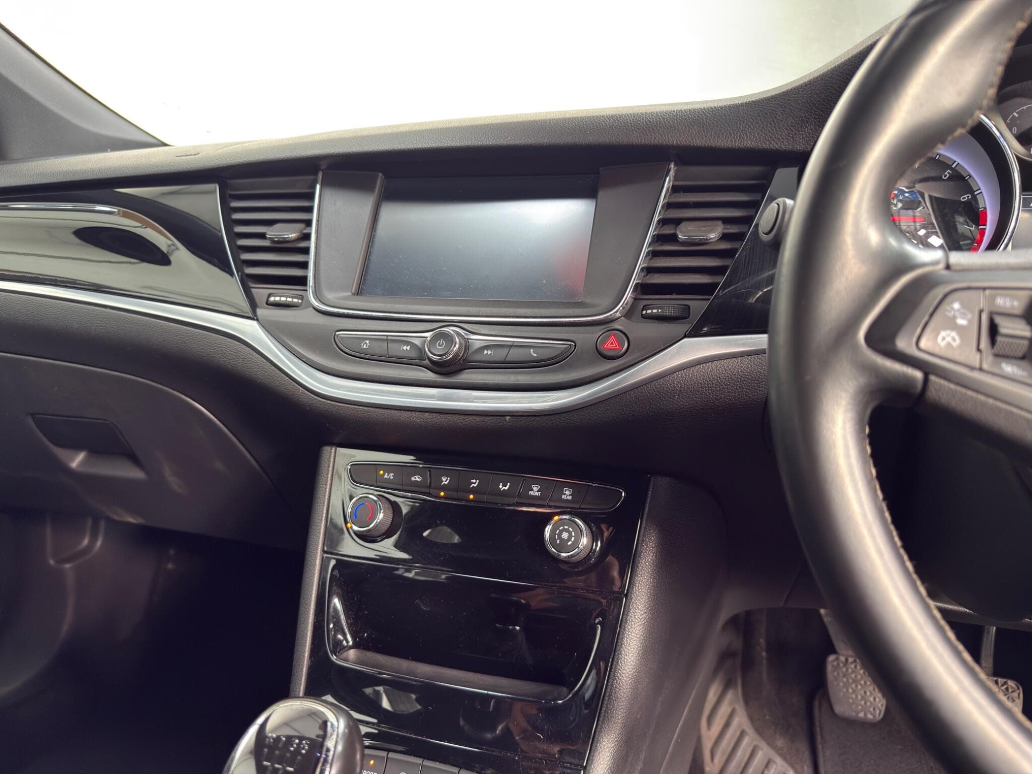 2016 Vauxhall Astra - Thumbnail 25