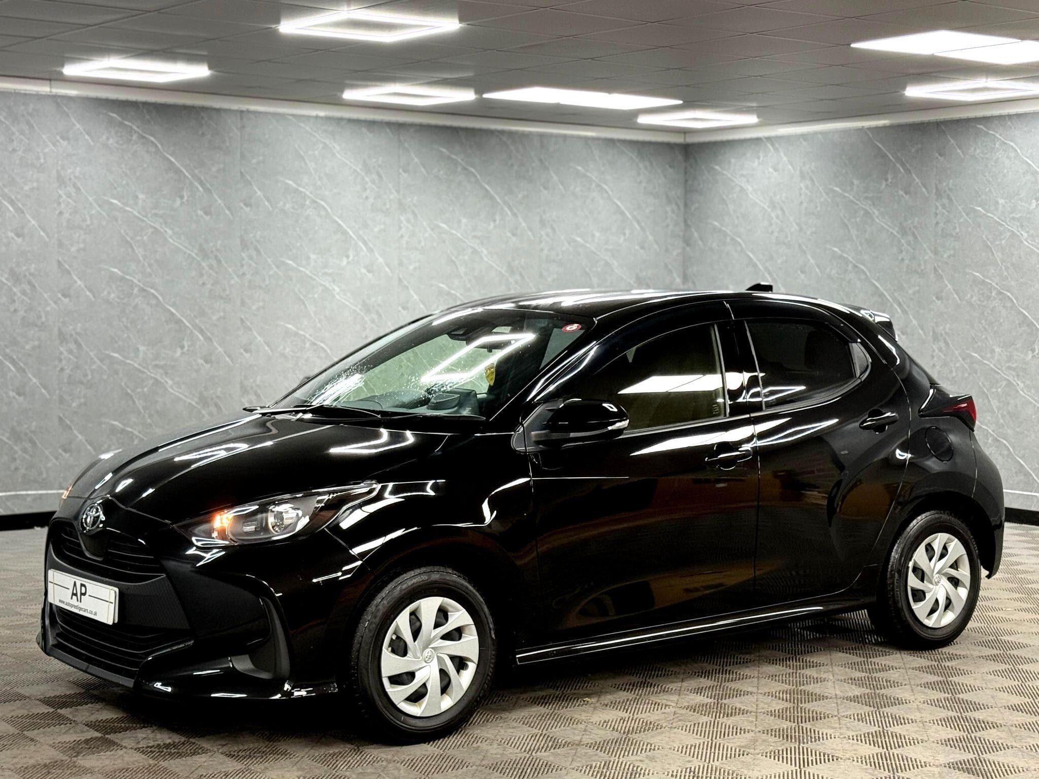 2023 Toyota Yaris - Thumbnail 16