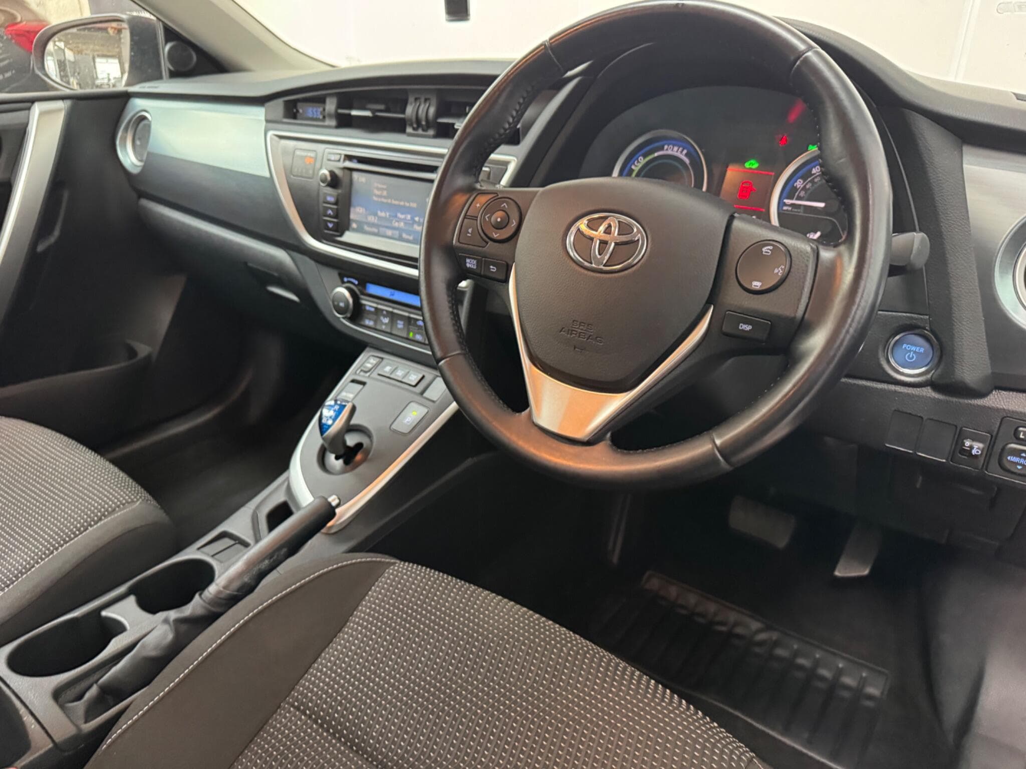 2015 Toyota Auris - Image 4
