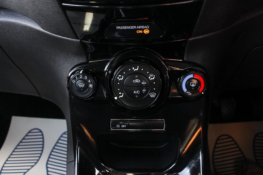 2014 Ford Fiesta - Thumbnail 35