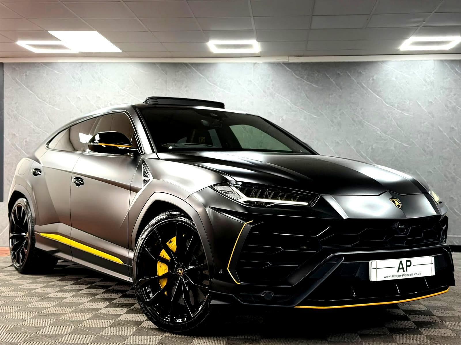 2022 Lamborghini Urus - Image 2