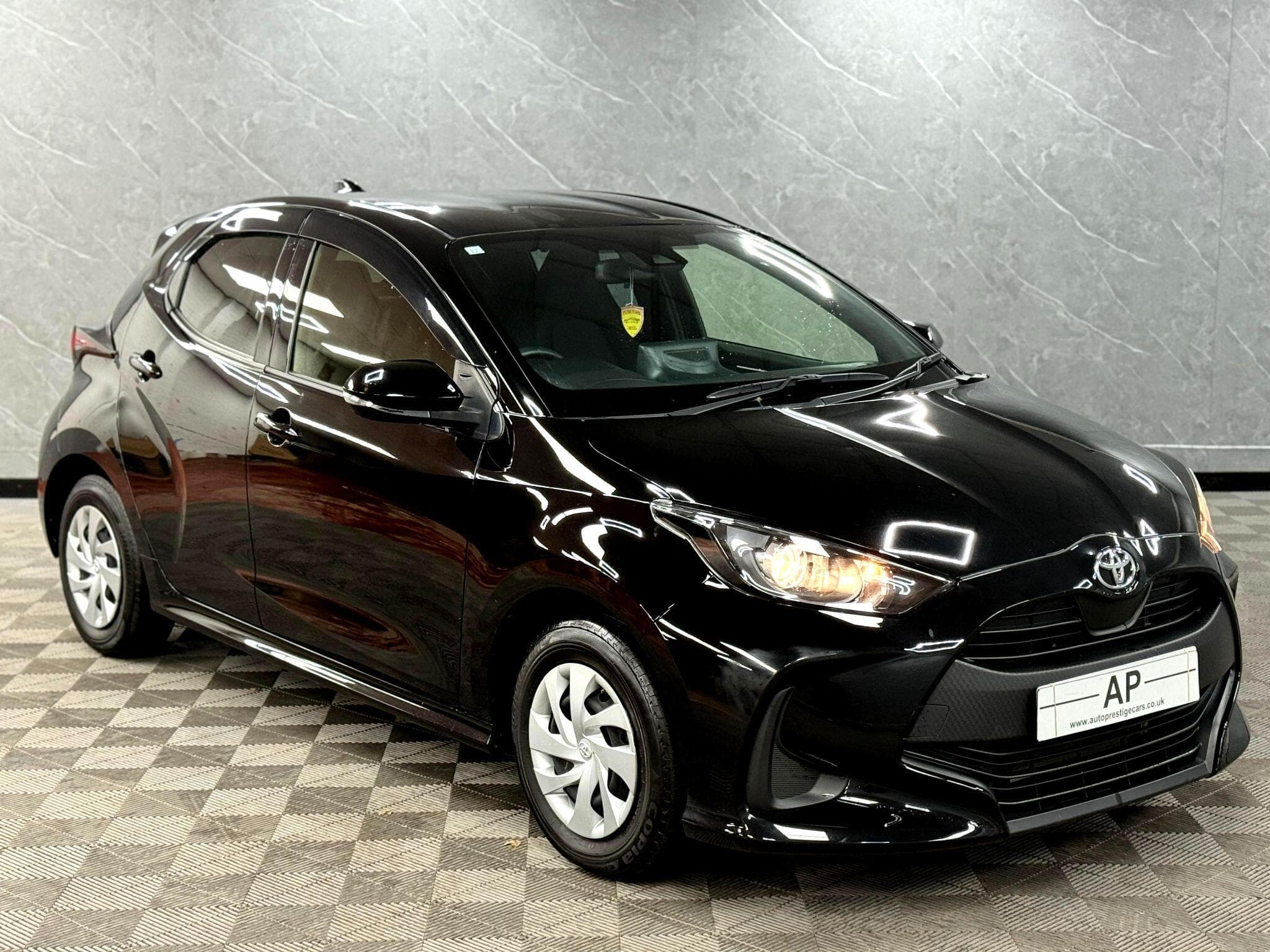 2023 Toyota Yaris - Thumbnail 23