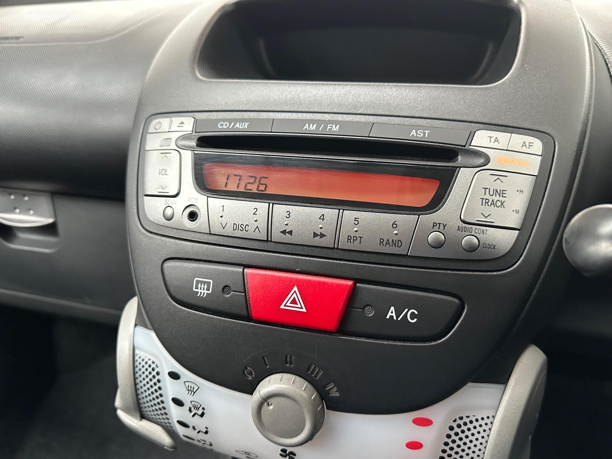 2012 Toyota AYGO - Thumbnail 14