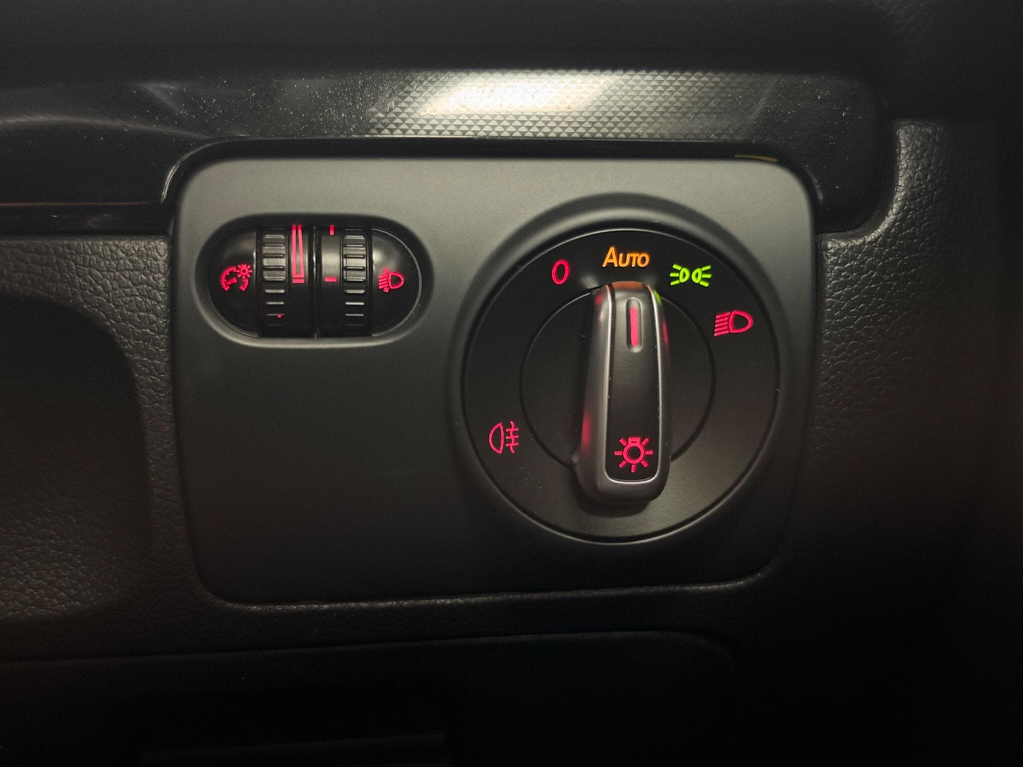 2012 Volkswagen Golf - Thumbnail 24